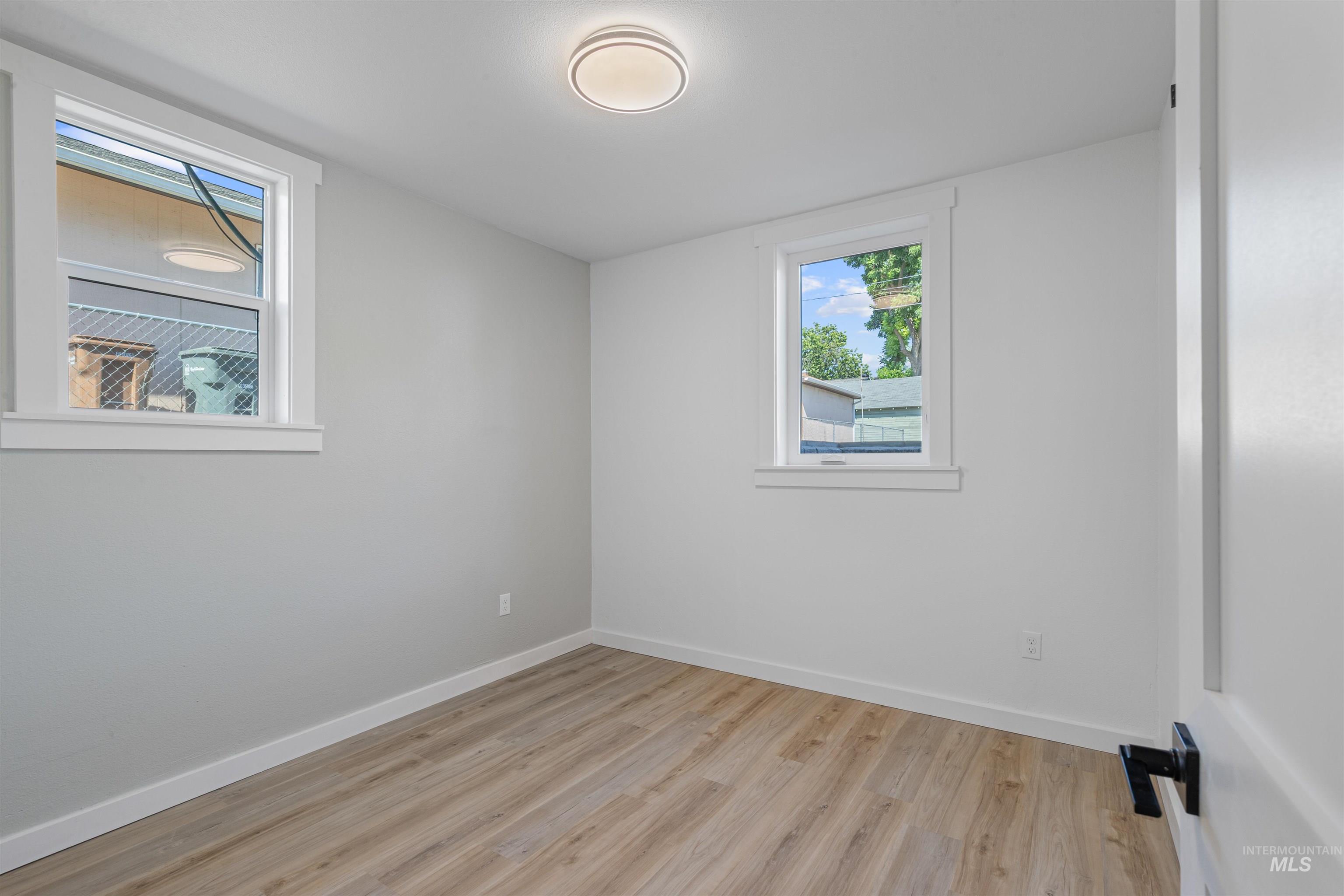 633 / 635 2nd Street, Clarkston, Washington 99403, 2 Bedrooms, 1 Bathroom, Residential Income For Sale, Price $375,000, 98956798