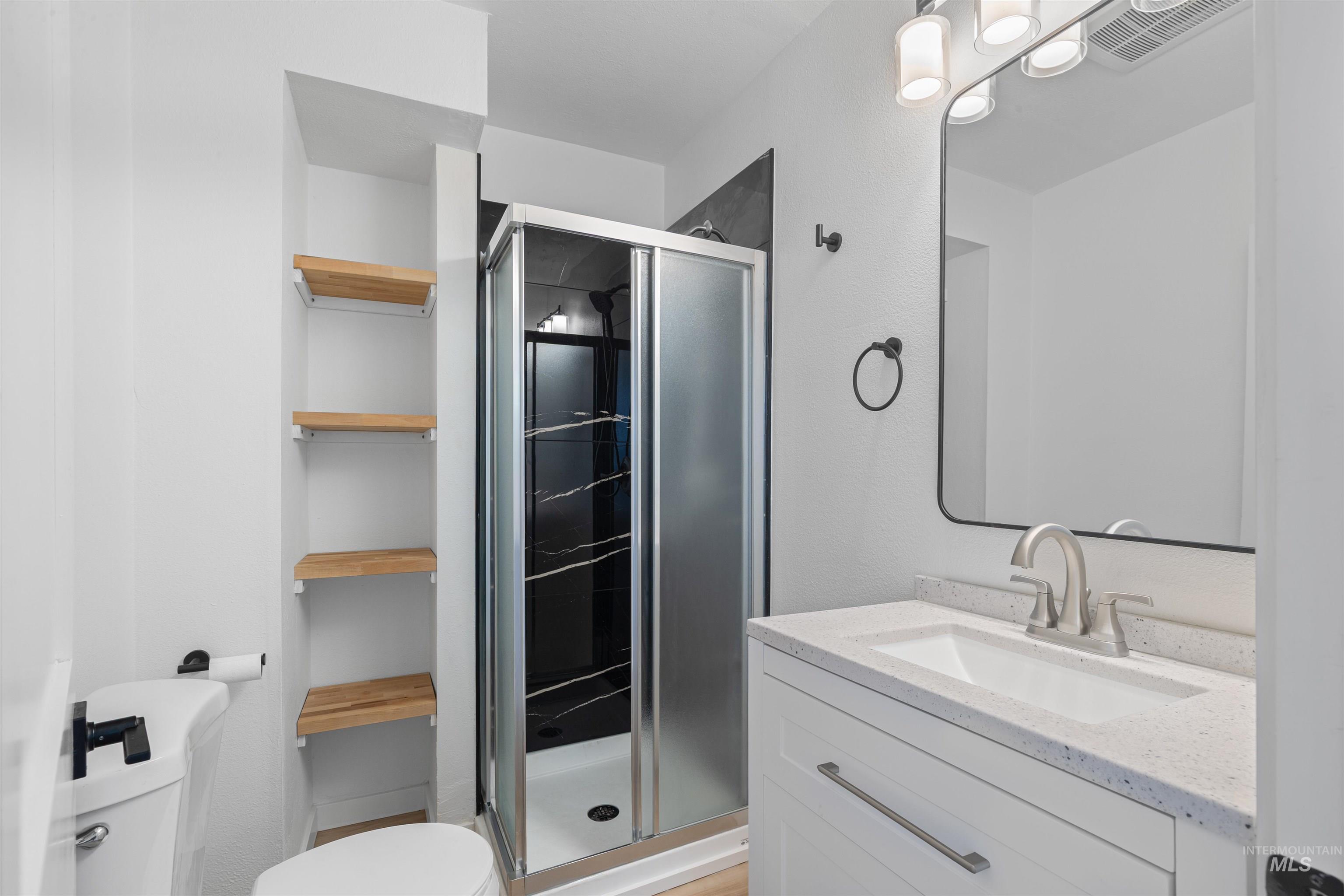 633 / 635 2nd Street, Clarkston, Washington 99403, 2 Bedrooms, 1 Bathroom, Residential Income For Sale, Price $375,000, 98956798