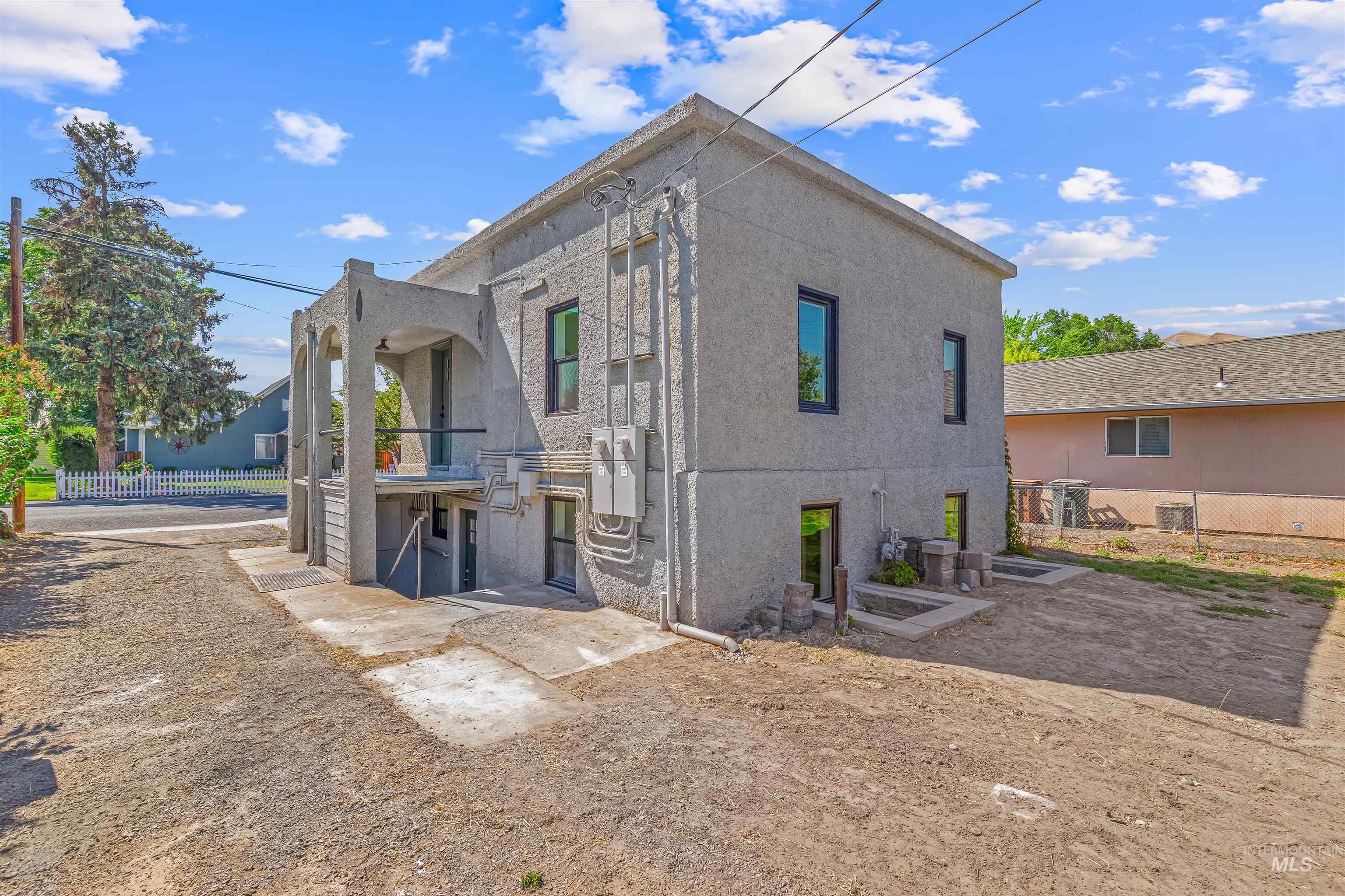 633 / 635 2nd Street, Clarkston, Washington 99403, 2 Bedrooms, 1 Bathroom, Residential Income For Sale, Price $375,000, 98956798