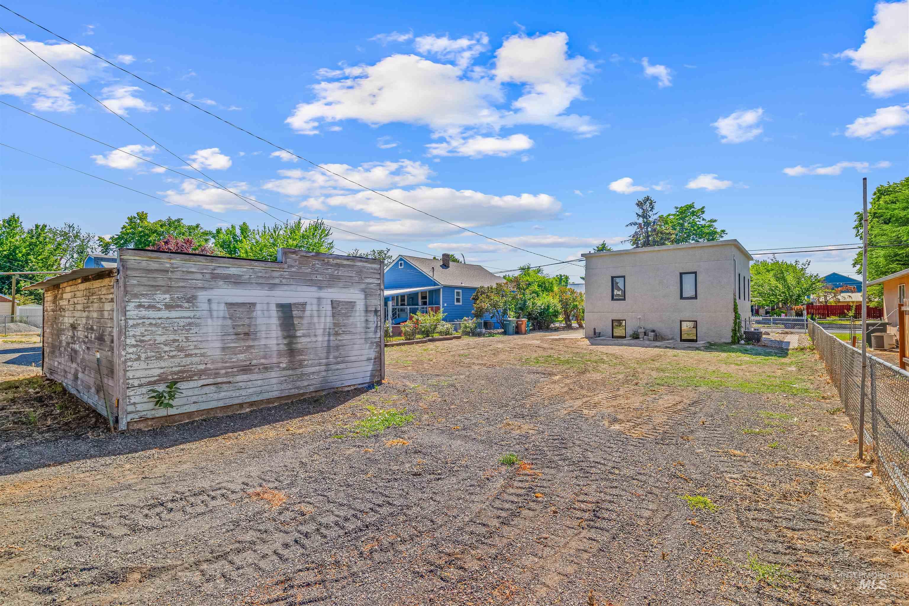 633 / 635 2nd Street, Clarkston, Washington 99403, 2 Bedrooms, 1 Bathroom, Residential Income For Sale, Price $375,000, 98956798