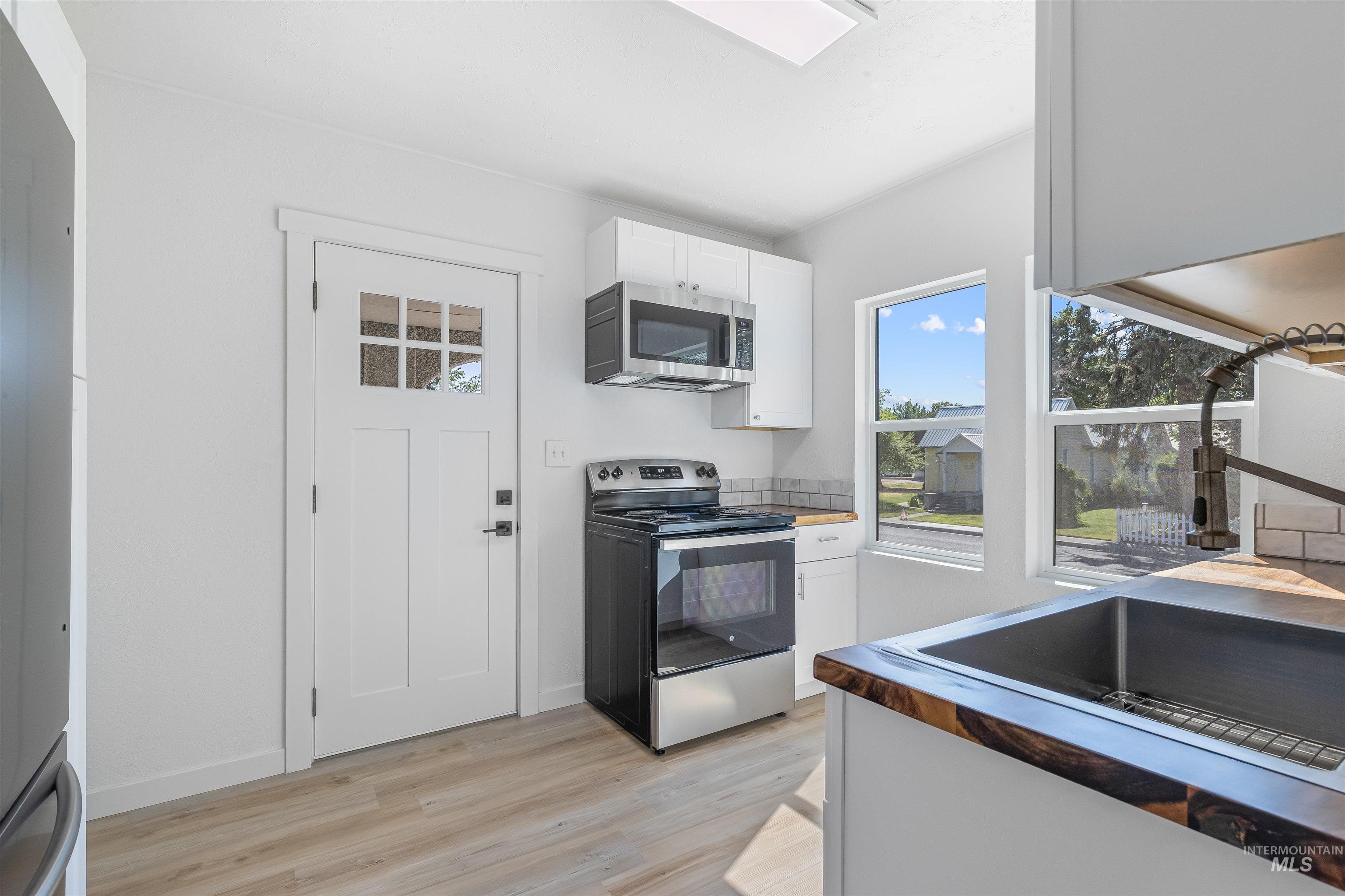 633 / 635 2nd Street, Clarkston, Washington 99403, 2 Bedrooms, 1 Bathroom, Residential Income For Sale, Price $375,000, 98956798
