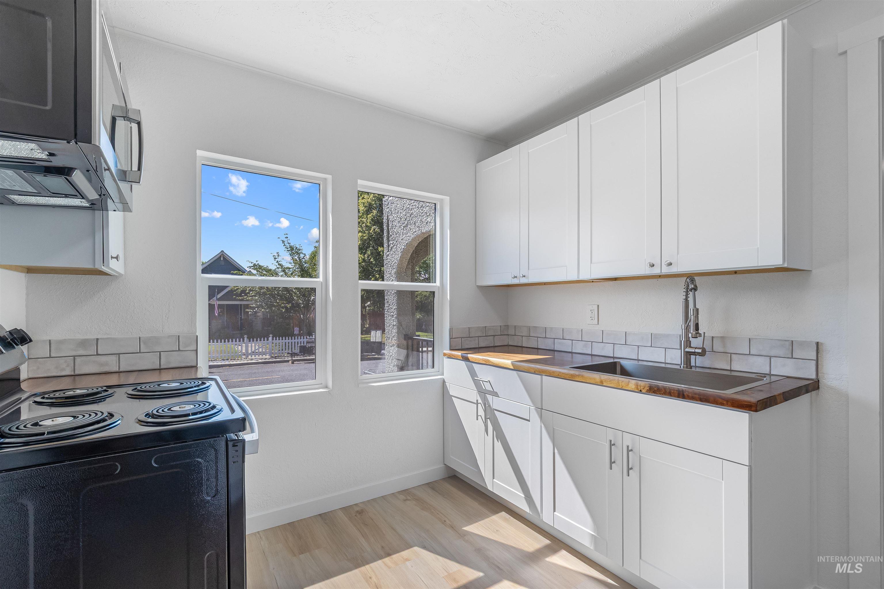 633 / 635 2nd Street, Clarkston, Washington 99403, 2 Bedrooms, 1 Bathroom, Residential Income For Sale, Price $375,000, 98956798