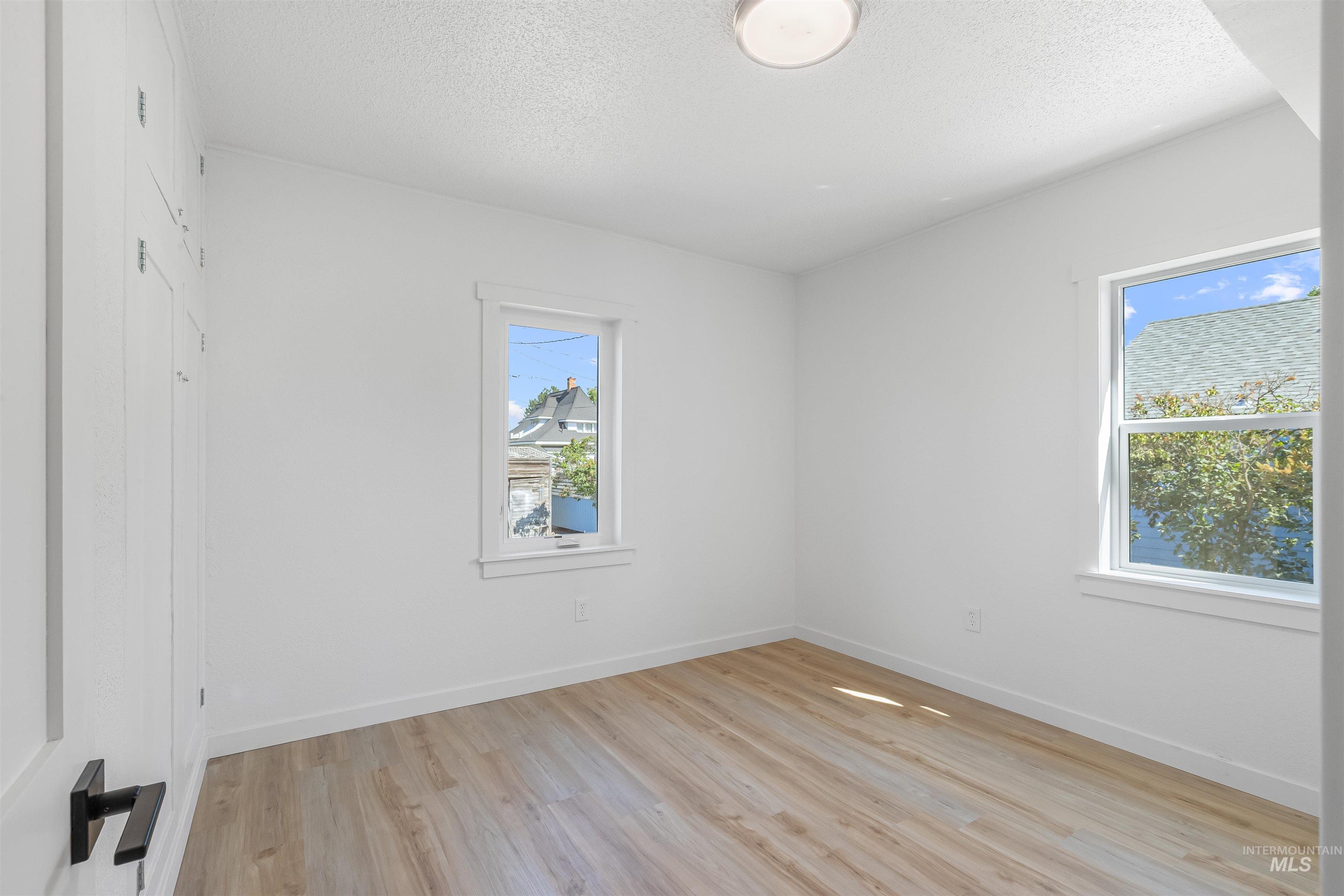 633 / 635 2nd Street, Clarkston, Washington 99403, 2 Bedrooms, 1 Bathroom, Residential Income For Sale, Price $375,000, 98956798