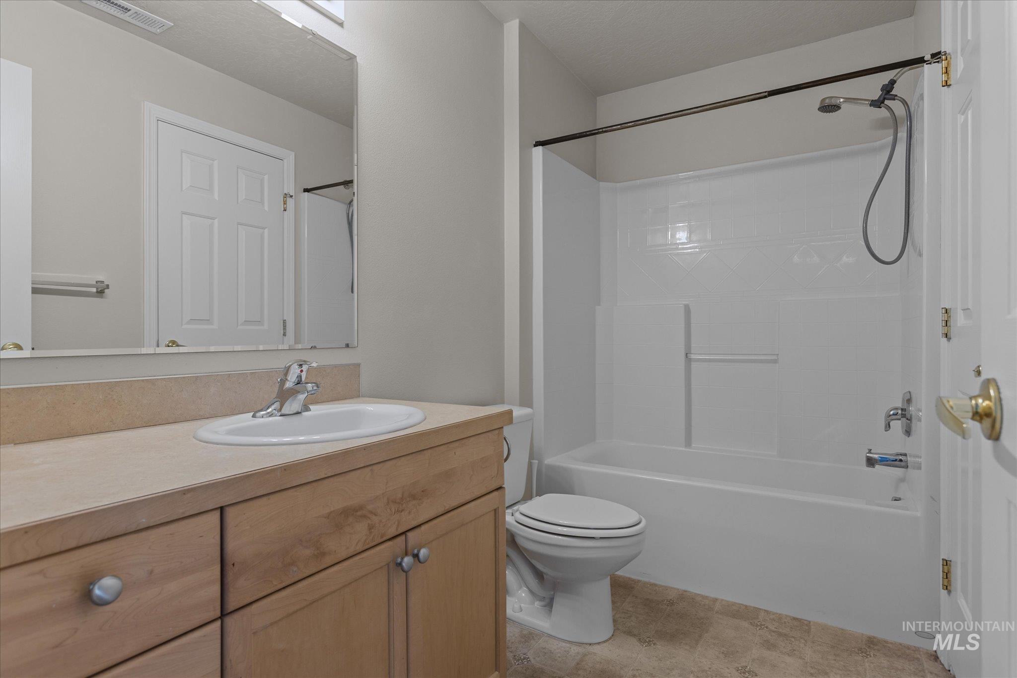 Full bath with vanity and bathing tub / shower combination