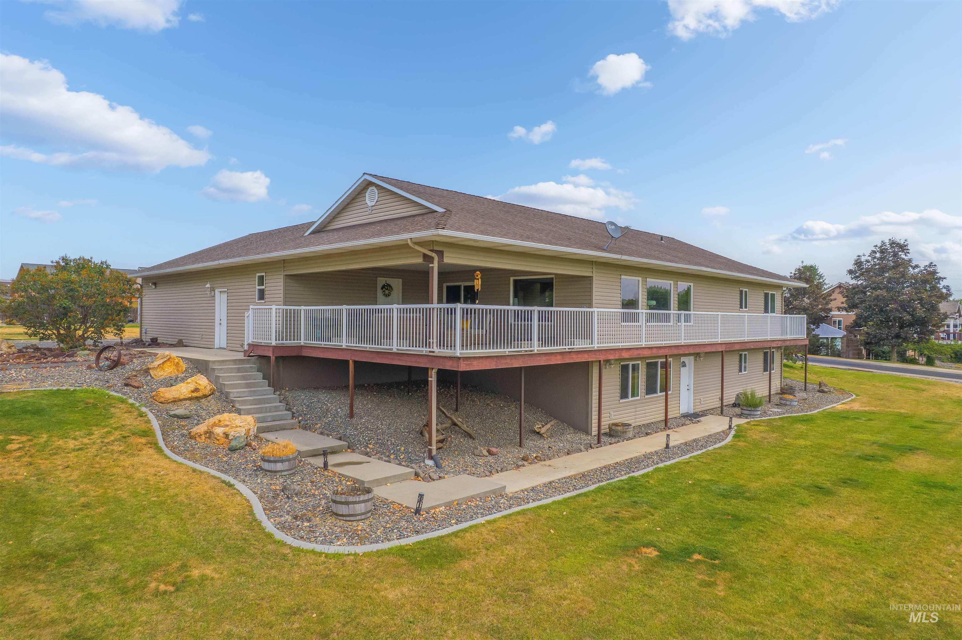 1468 N Viewpoint Dr, Lewiston, Idaho 83501, 4 Bedrooms, 3.5 Bathrooms, Residential For Sale, Price $669,000,MLS 98956894