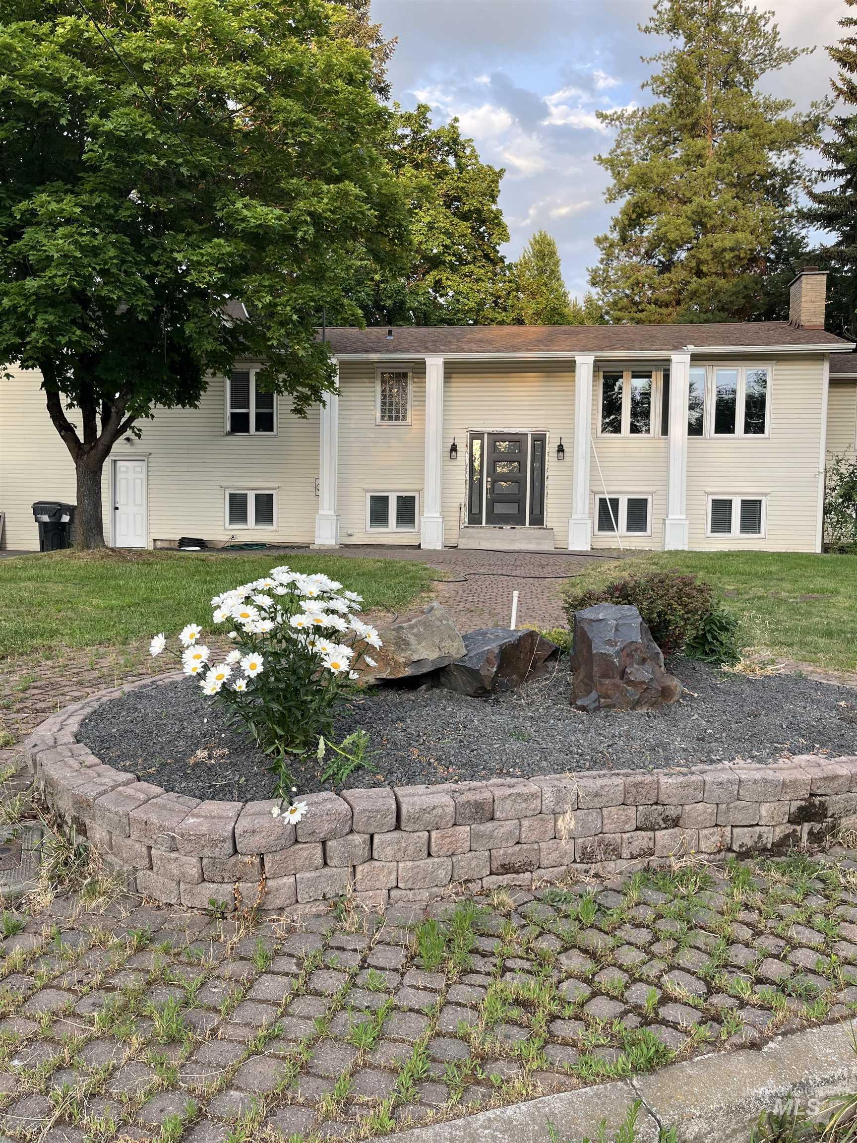 1024 El Cajon, Moscow, Idaho 83844, 5 Bedrooms, 3 Bathrooms, Residential For Sale, Price $825,000,MLS 98956899