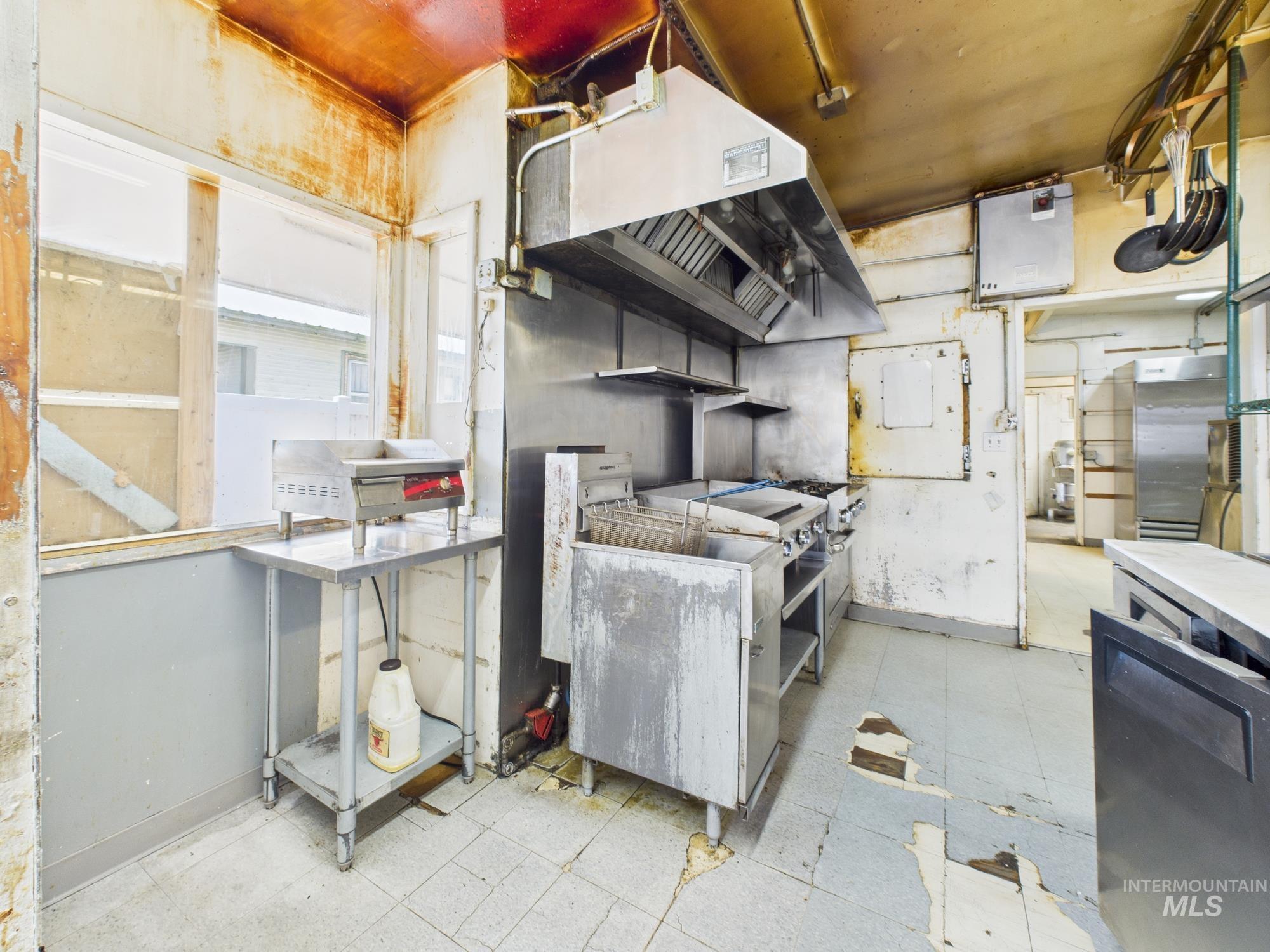Kitchen with refrigerator and baseboards