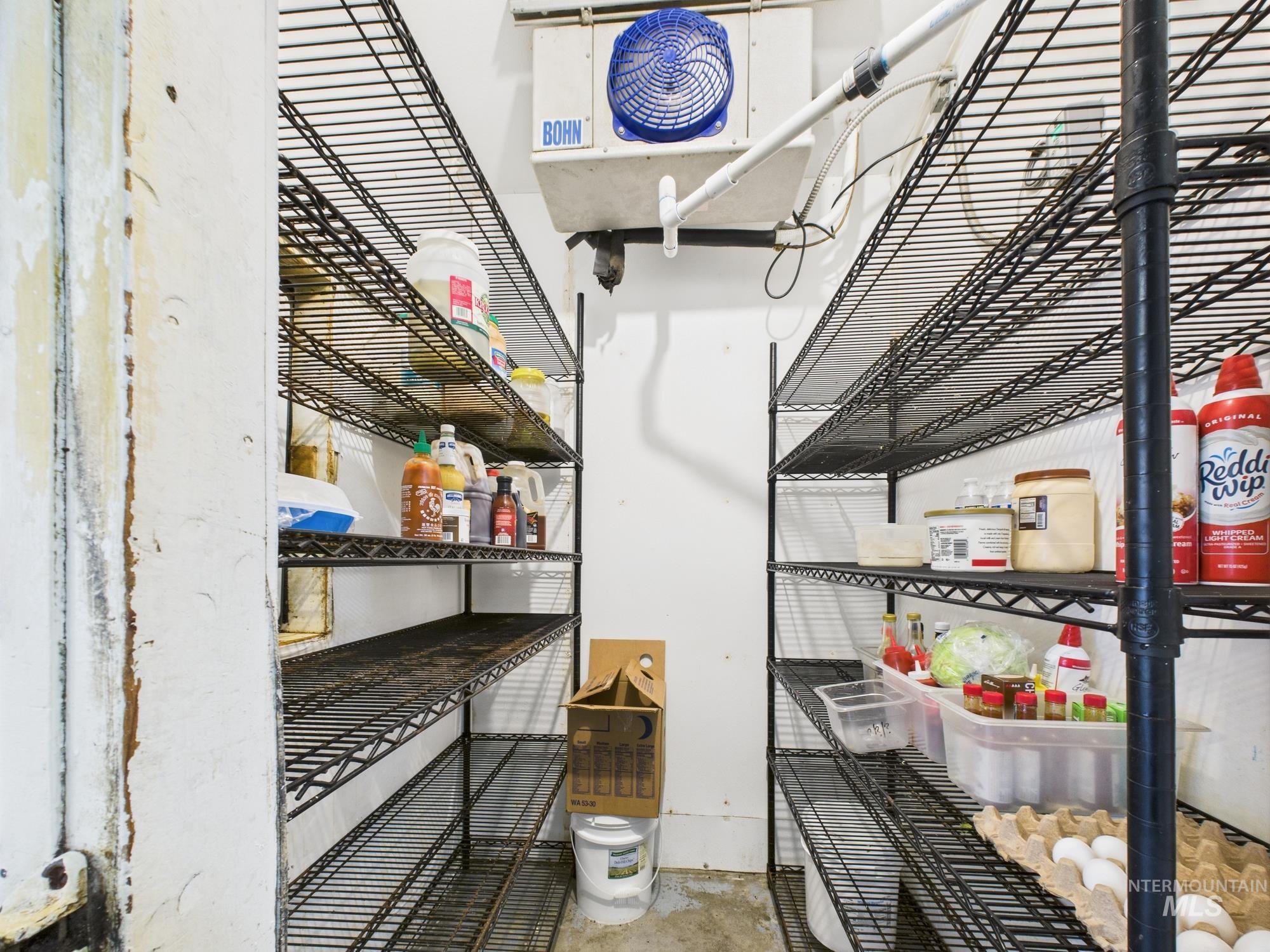 Storage area with a heating unit