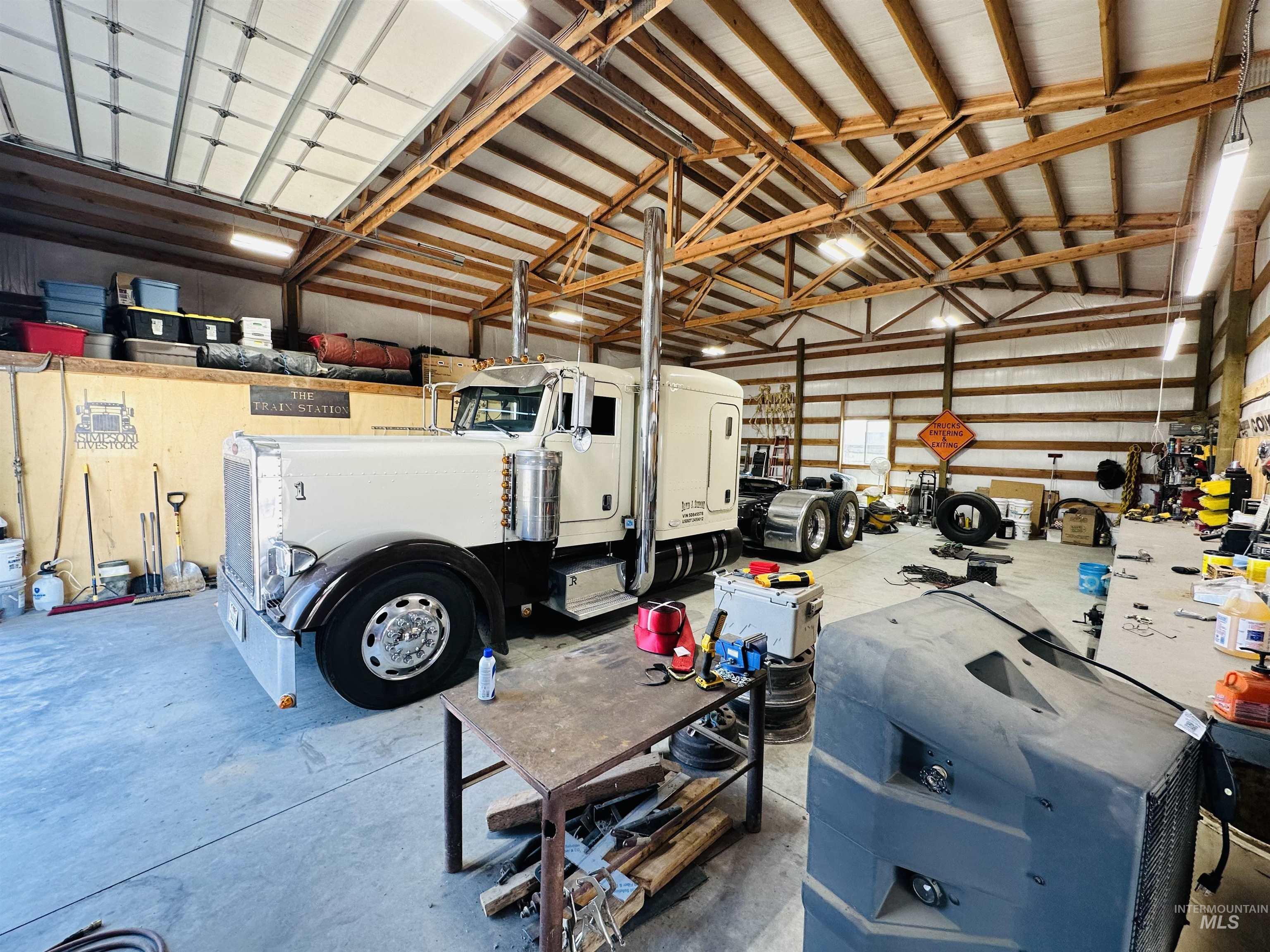 40x50 shop with  6ich cement floor and 14x14 rollup door