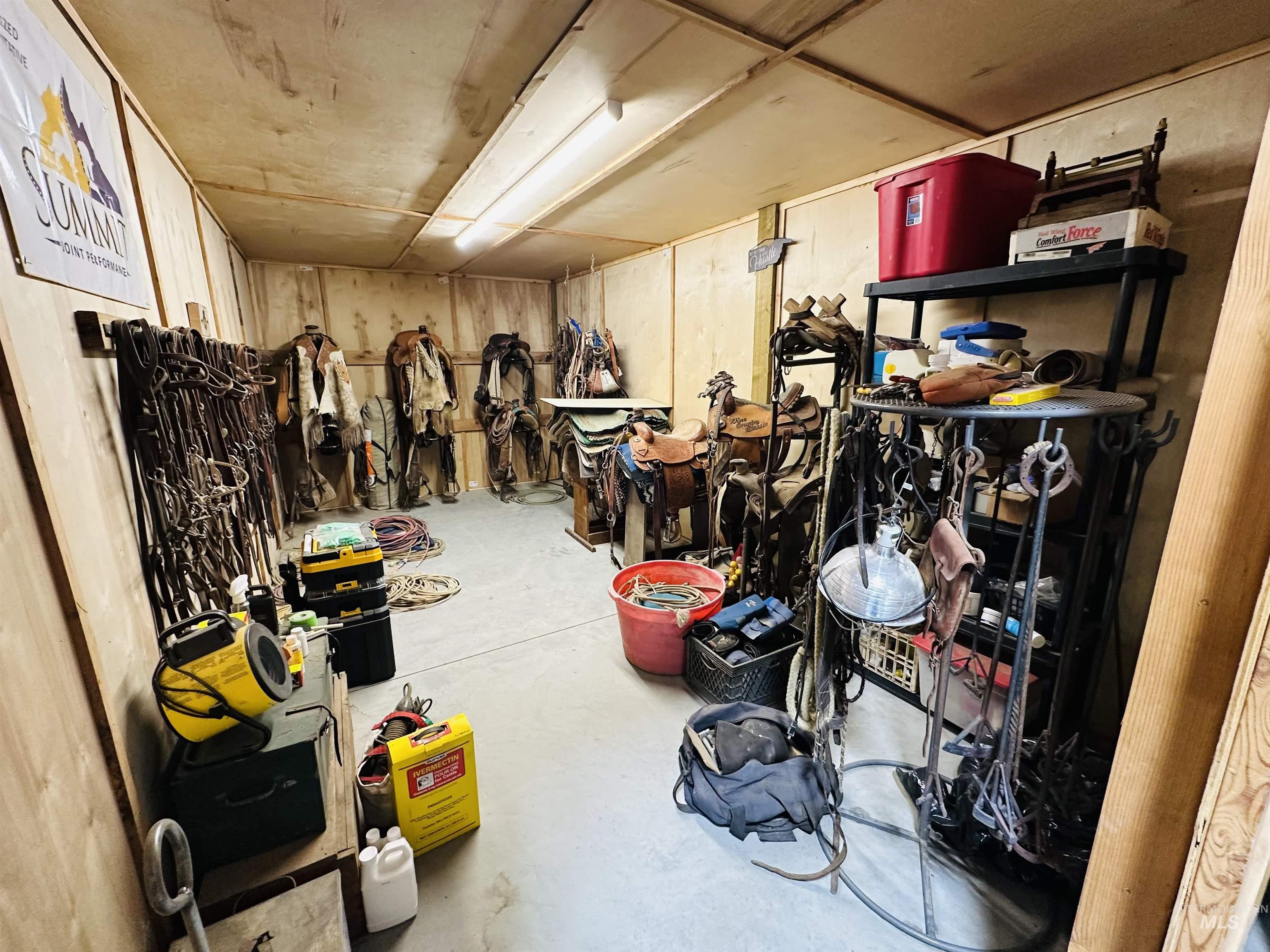 10x20 tack room