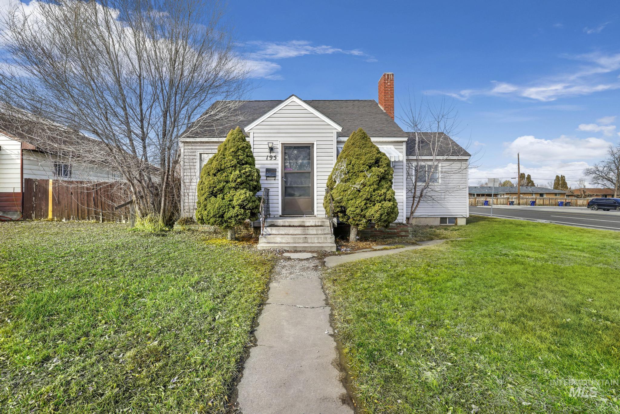 195 Washington St N, Twin Falls, Idaho 83301, 4 Bedrooms, 2.5 Bathrooms, Residential Income For Sale, Price $565,000, 98957060