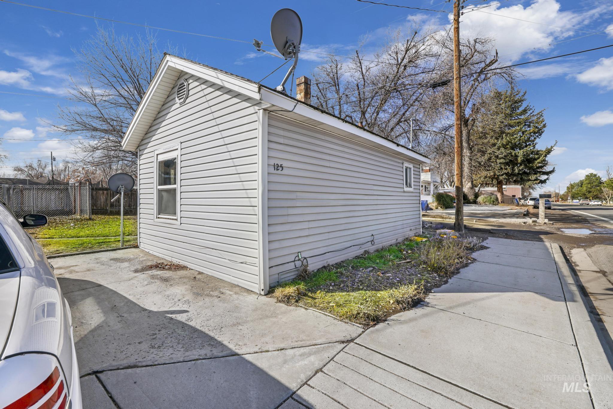 195 Washington St N, Twin Falls, Idaho 83301, 4 Bedrooms, 2.5 Bathrooms, Residential Income For Sale, Price $565,000, 98957060