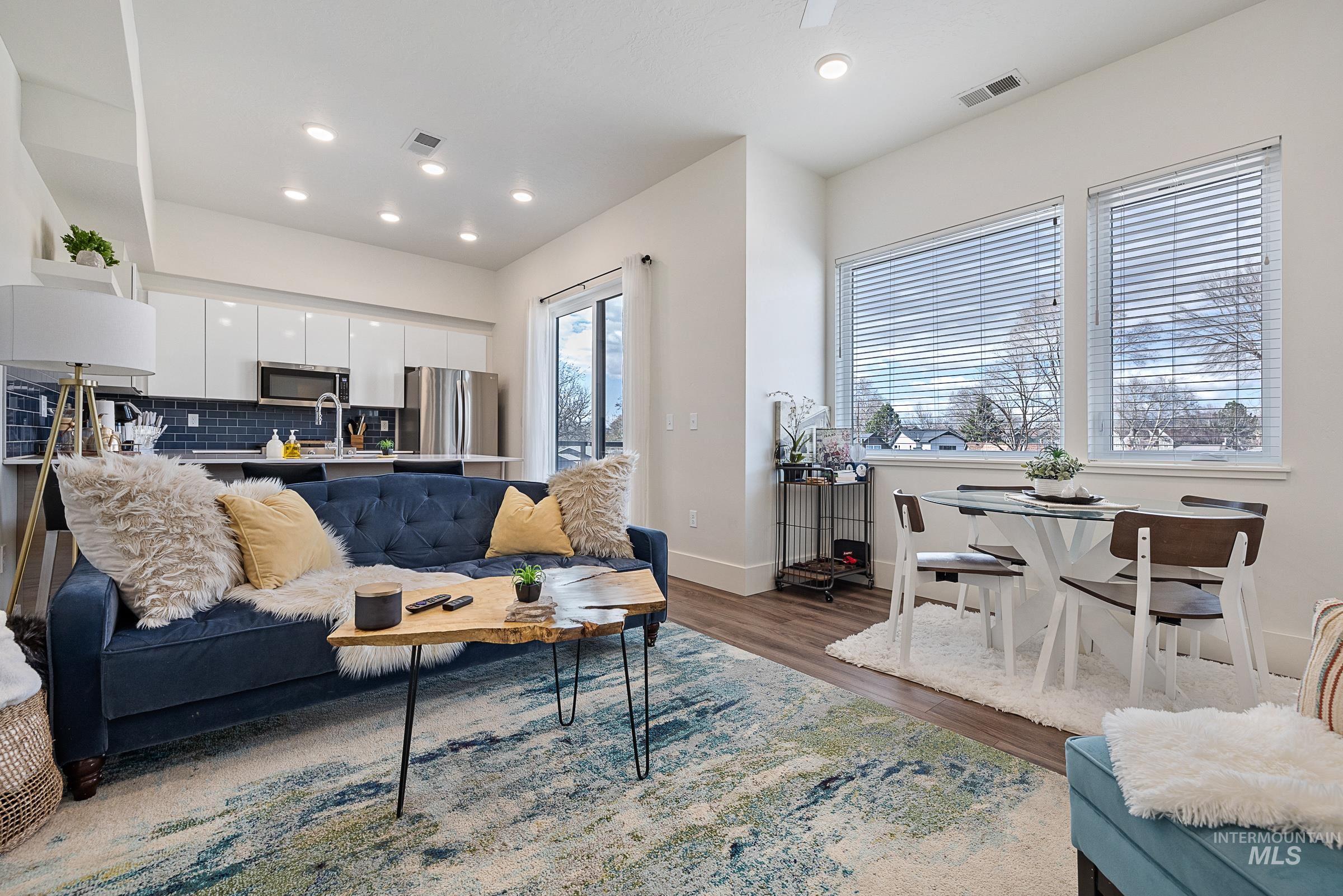 2775 W Stewart Ave., Boise, Idaho 83702, 2 Bedrooms, 2 Bathrooms, Residential Income For Sale, Price $555,000, 98957144