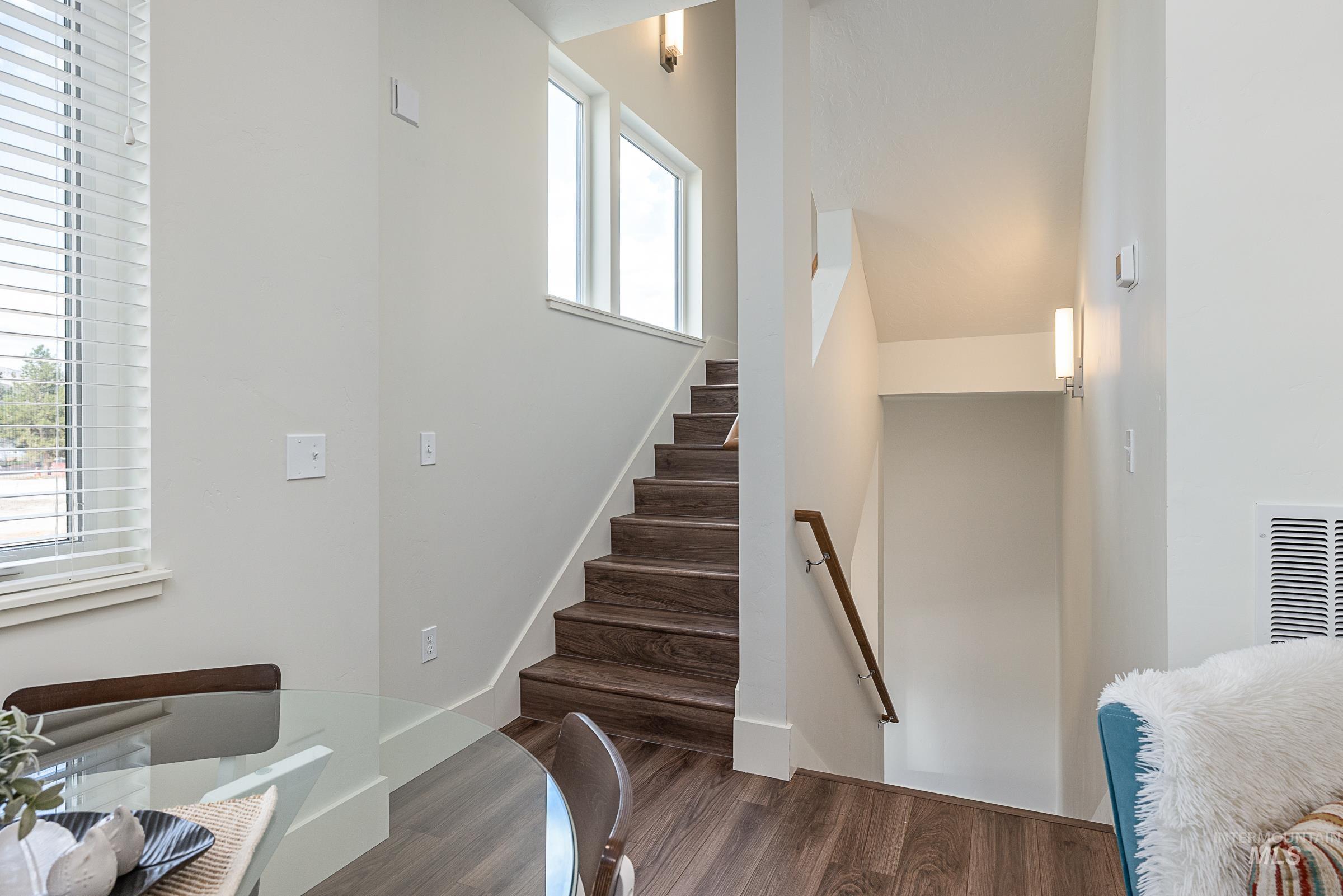 2775 W Stewart Ave., Boise, Idaho 83702, 2 Bedrooms, 2 Bathrooms, Residential Income For Sale, Price $555,000, 98957144