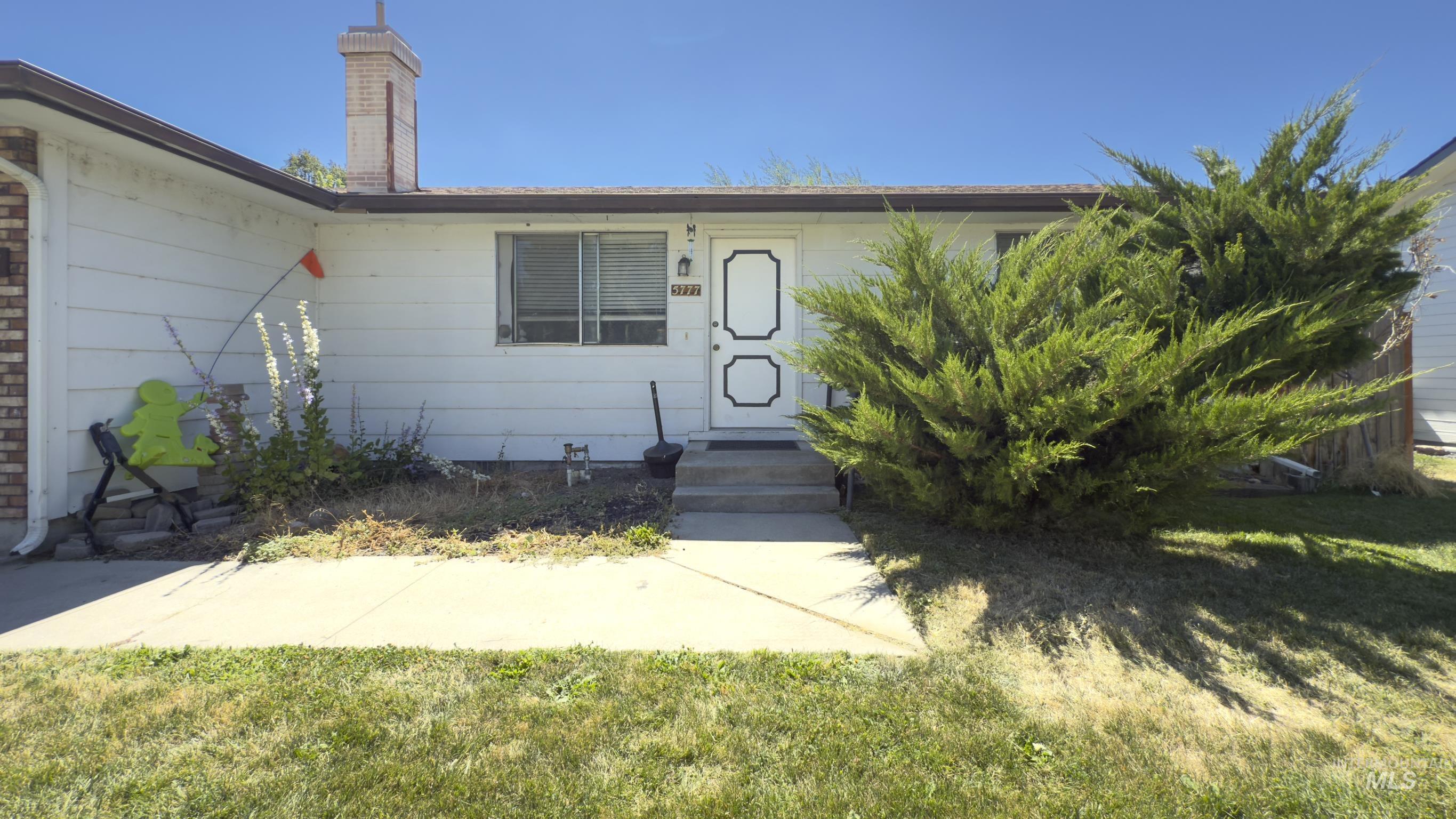 5775-5777 W Ellen's Ferry Drive, Boise, Idaho 83703, 2 Bedrooms, 1 Bathroom, Residential Income For Sale, Price $524,900, 98957331