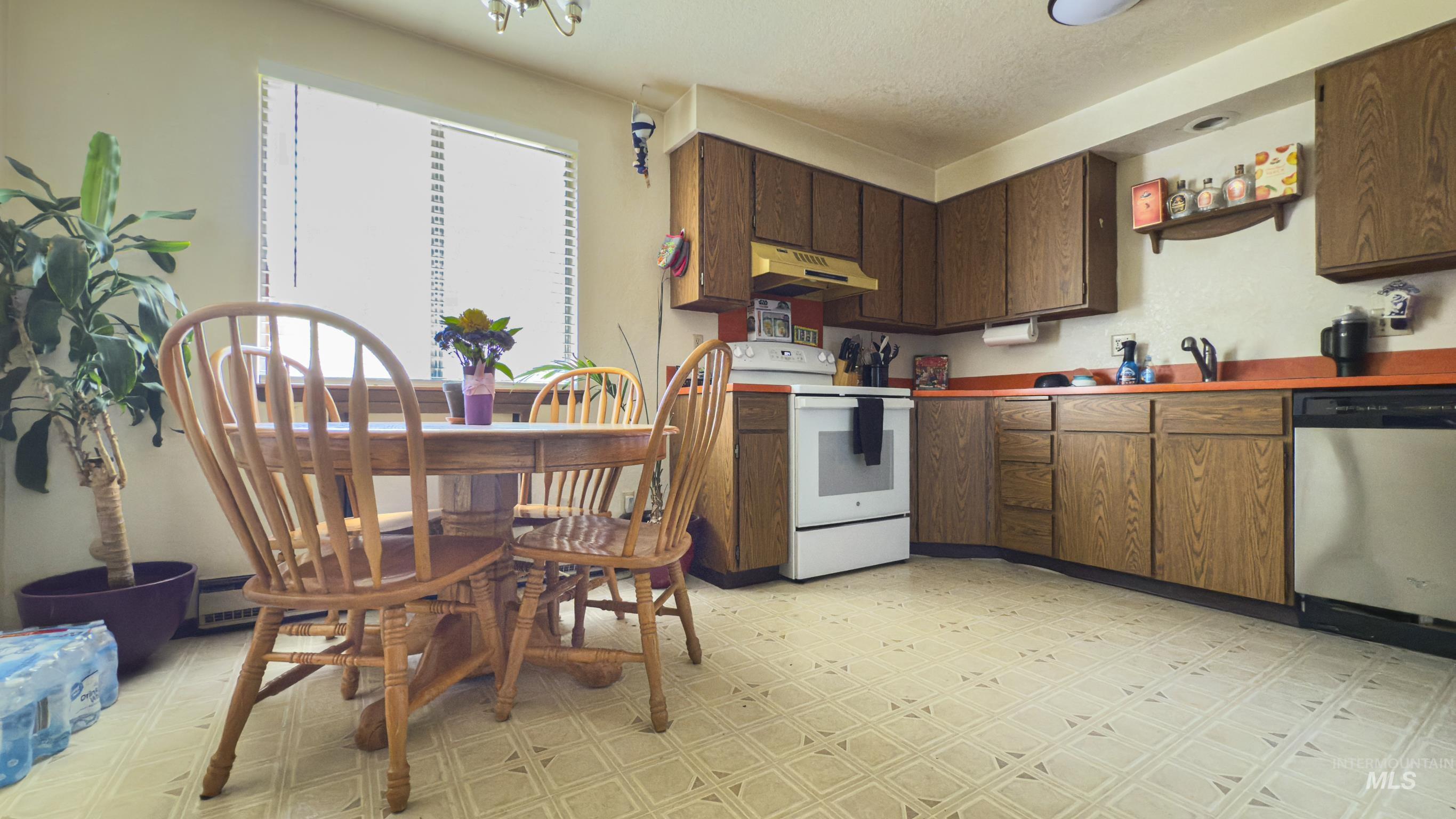 5775-5777 W Ellen's Ferry Drive, Boise, Idaho 83703, 2 Bedrooms, 1 Bathroom, Residential Income For Sale, Price $524,900, 98957331