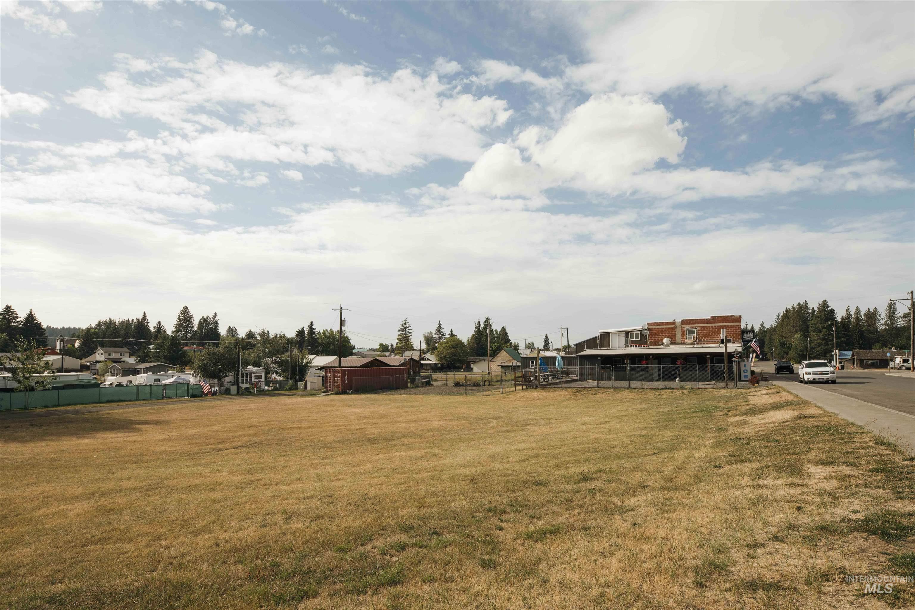 6 city lots next to the building