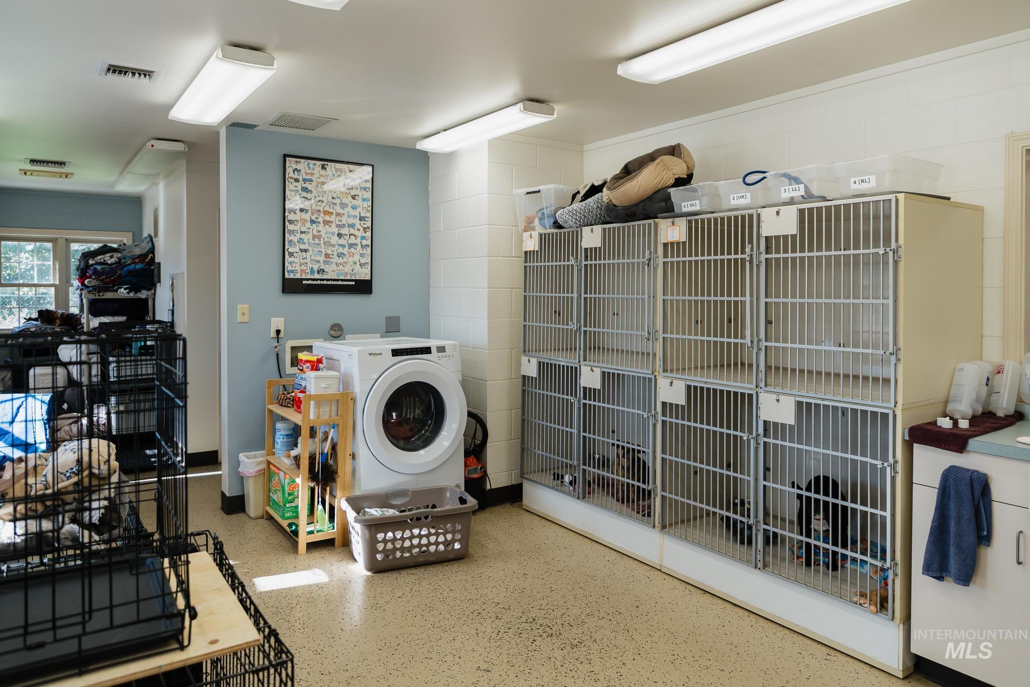 Laundry room with washer / dryer