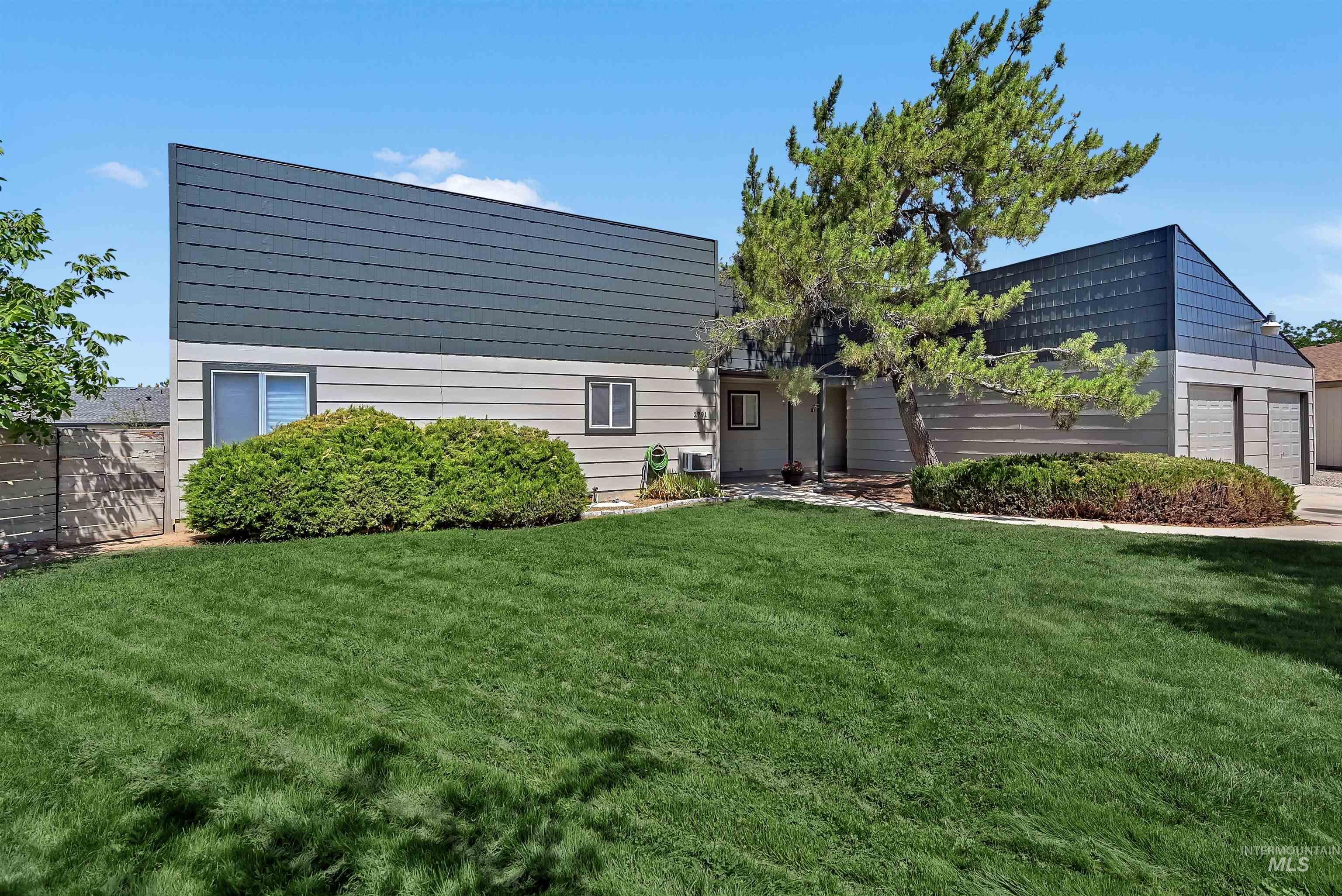 View of front facade with a front yard and a garage