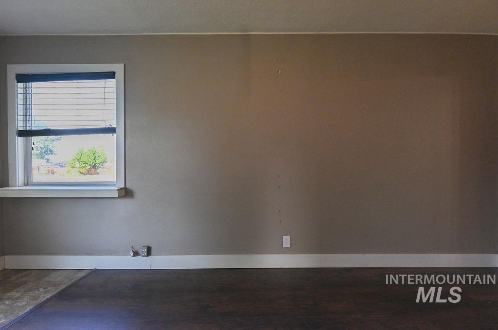173 NW 7th Ave, Ontario, Oregon 97914, 2 Bedrooms, 1 Bathroom, Residential Income For Sale, Price $286,000, 98957626
