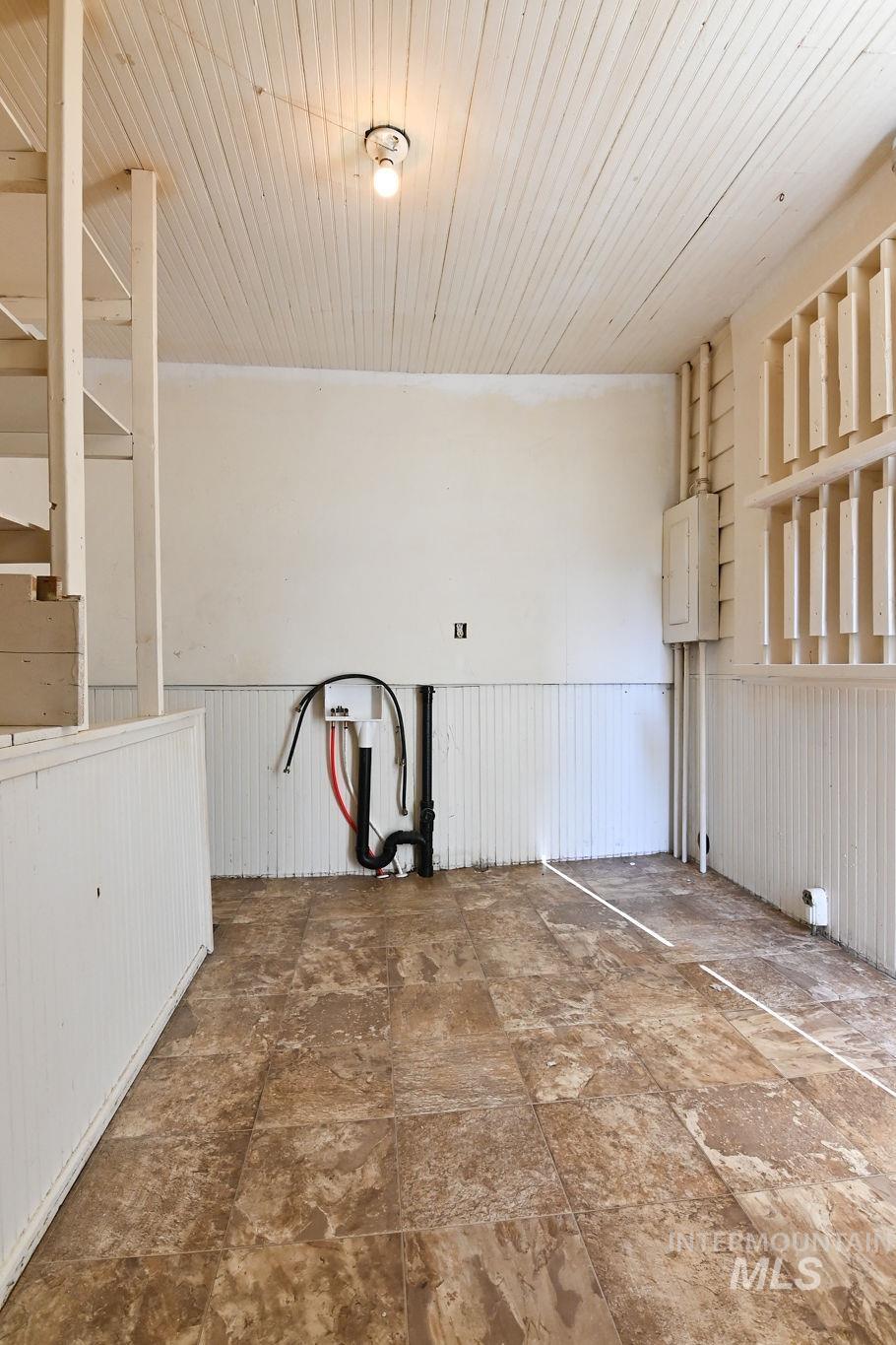 173 NW 7th Ave, Ontario, Oregon 97914, 2 Bedrooms, 1 Bathroom, Residential Income For Sale, Price $286,000, 98957626