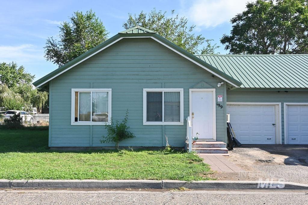 173 NW 7th Ave, Ontario, Oregon 97914, 2 Bedrooms, 1 Bathroom, Residential Income For Sale, Price $286,000, 98957626