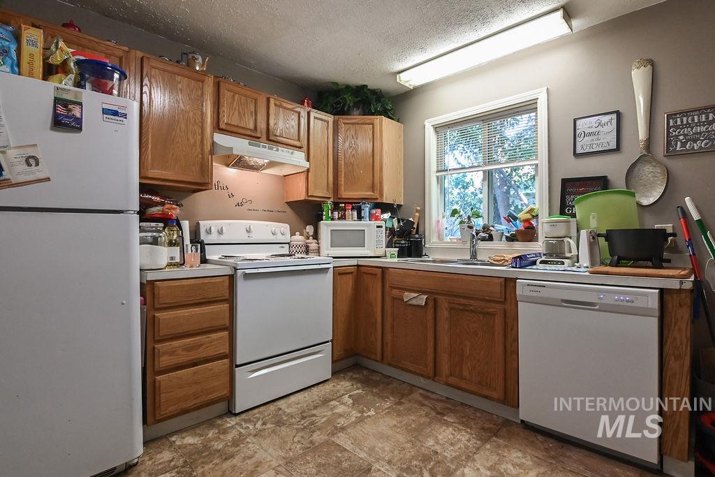 173 NW 7th Ave, Ontario, Oregon 97914, 2 Bedrooms, 1 Bathroom, Residential Income For Sale, Price $286,000, 98957626