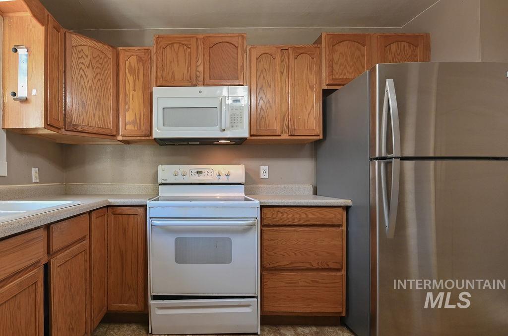 173 NW 7th Ave, Ontario, Oregon 97914, 2 Bedrooms, 1 Bathroom, Residential Income For Sale, Price $286,000, 98957626