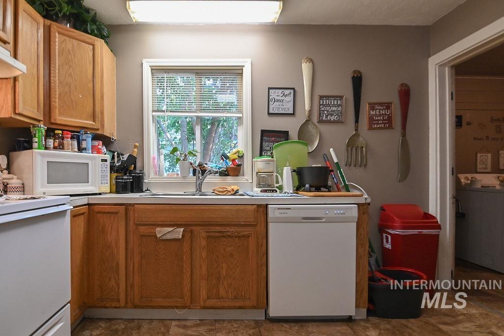 173 NW 7th Ave, Ontario, Oregon 97914, 2 Bedrooms, 1 Bathroom, Residential Income For Sale, Price $286,000, 98957626