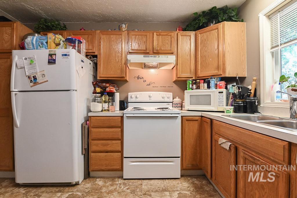 173 NW 7th Ave, Ontario, Oregon 97914, 2 Bedrooms, 1 Bathroom, Residential Income For Sale, Price $286,000, 98957626
