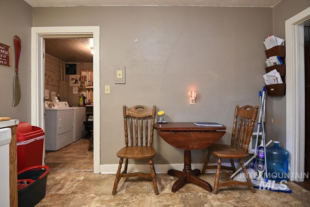 173 NW 7th Ave, Ontario, Oregon 97914, 2 Bedrooms, 1 Bathroom, Residential Income For Sale, Price $286,000, 98957626