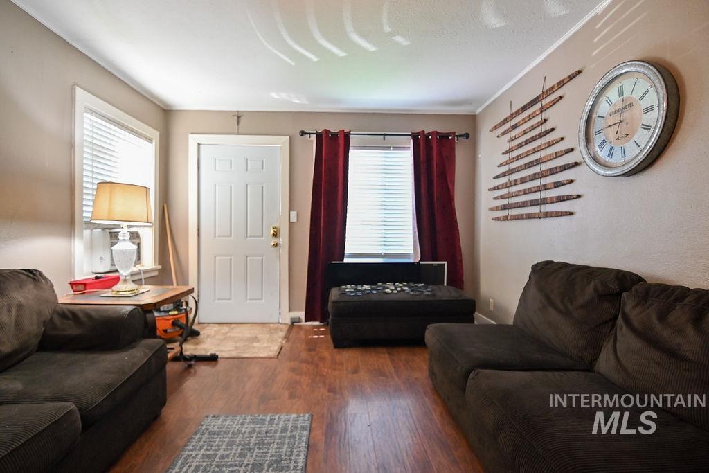173 NW 7th Ave, Ontario, Oregon 97914, 2 Bedrooms, 1 Bathroom, Residential Income For Sale, Price $286,000, 98957626