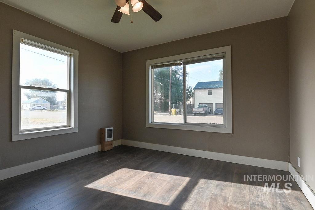 173 NW 7th Ave, Ontario, Oregon 97914, 2 Bedrooms, 1 Bathroom, Residential Income For Sale, Price $286,000, 98957626