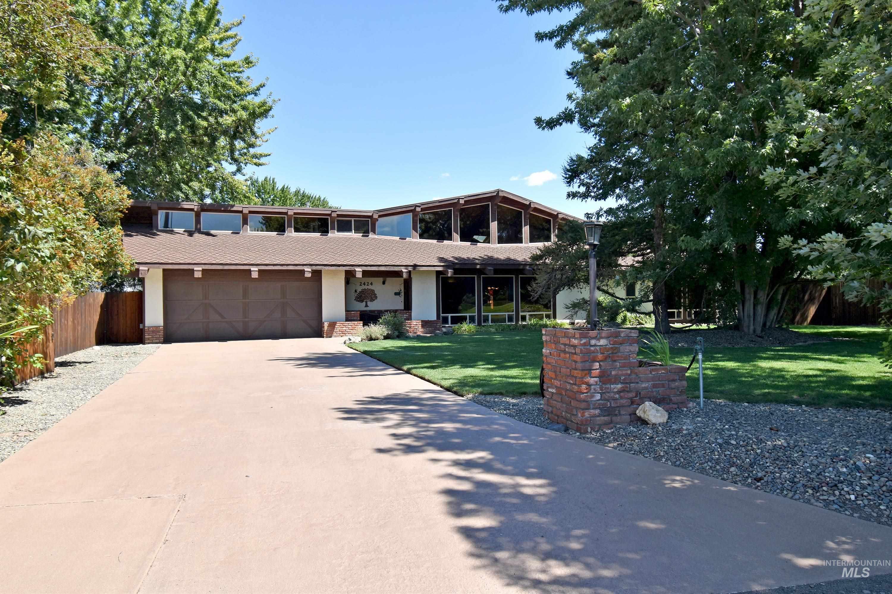 2424 Sunset View Ct, Clarkston, Washington 99403, 3 Bedrooms, 2 Bathrooms, Residential For Sale, Price $459,000,MLS 98957726