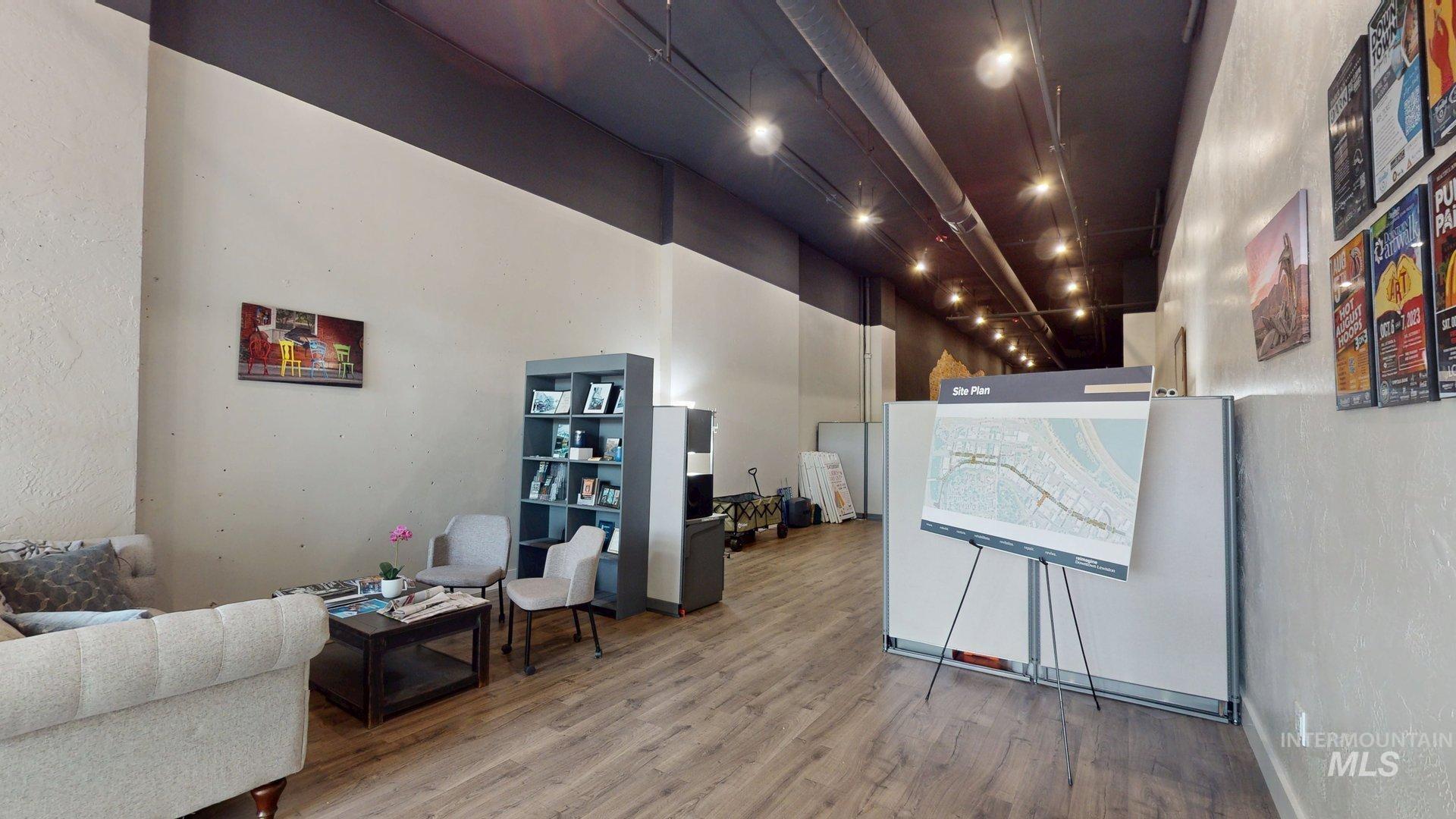 Reception with a textured wall and a high ceiling