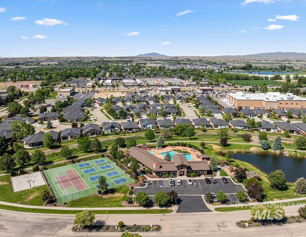 268 S Streamleaf Ave, Star, Idaho 83669, 4 Bedrooms, 3 Bathrooms, Residential For Sale, Price $739,900, 98957869