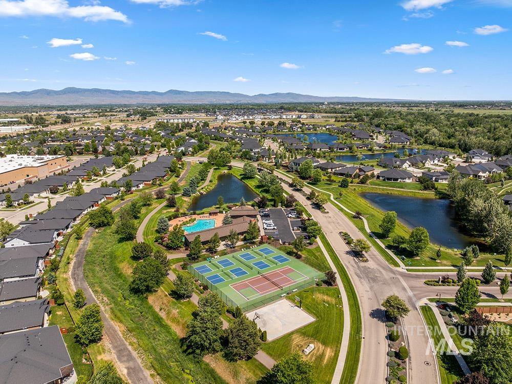 268 S Streamleaf Ave, Star, Idaho 83669, 4 Bedrooms, 3 Bathrooms, Residential For Sale, Price $739,900, 98957869