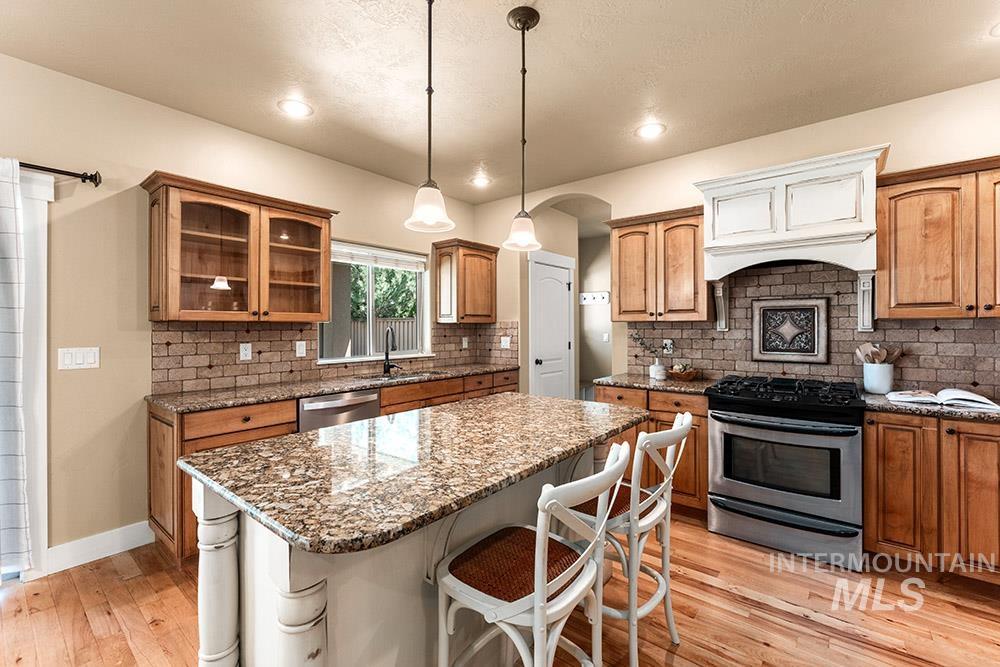 268 S Streamleaf Ave, Star, Idaho 83669, 4 Bedrooms, 3 Bathrooms, Residential For Sale, Price $739,900, 98957869