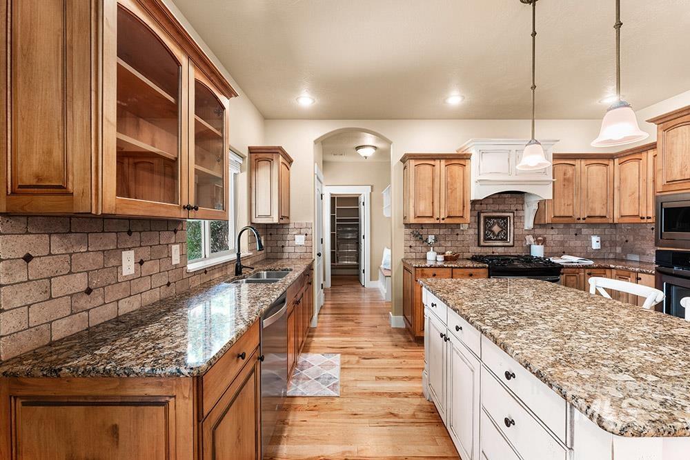 268 S Streamleaf Ave, Star, Idaho 83669, 4 Bedrooms, 3 Bathrooms, Residential For Sale, Price $739,900, 98957869