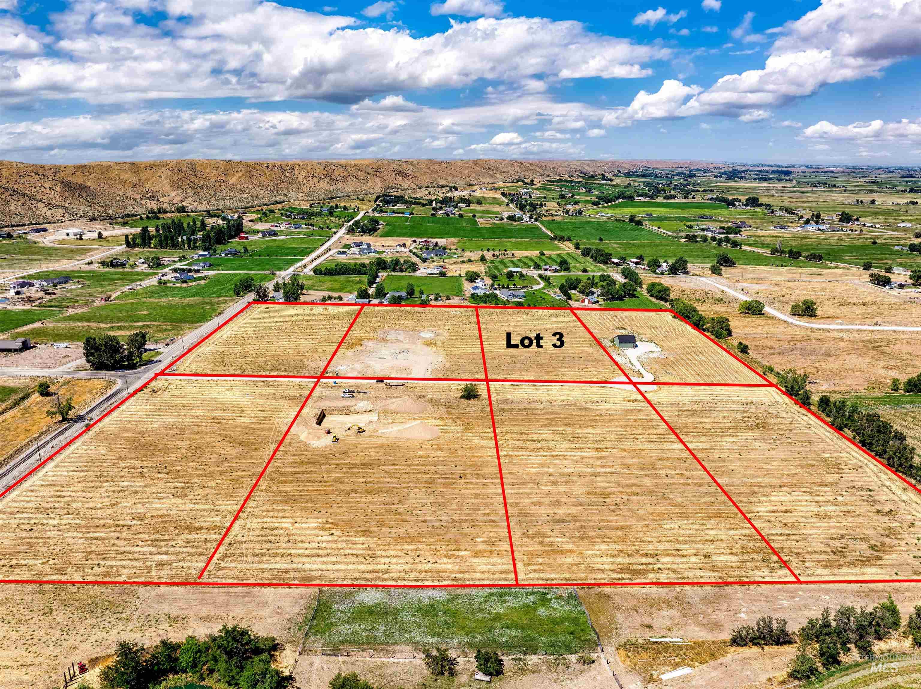 Aerial view of sparsely populated area featuring property parcel outlined