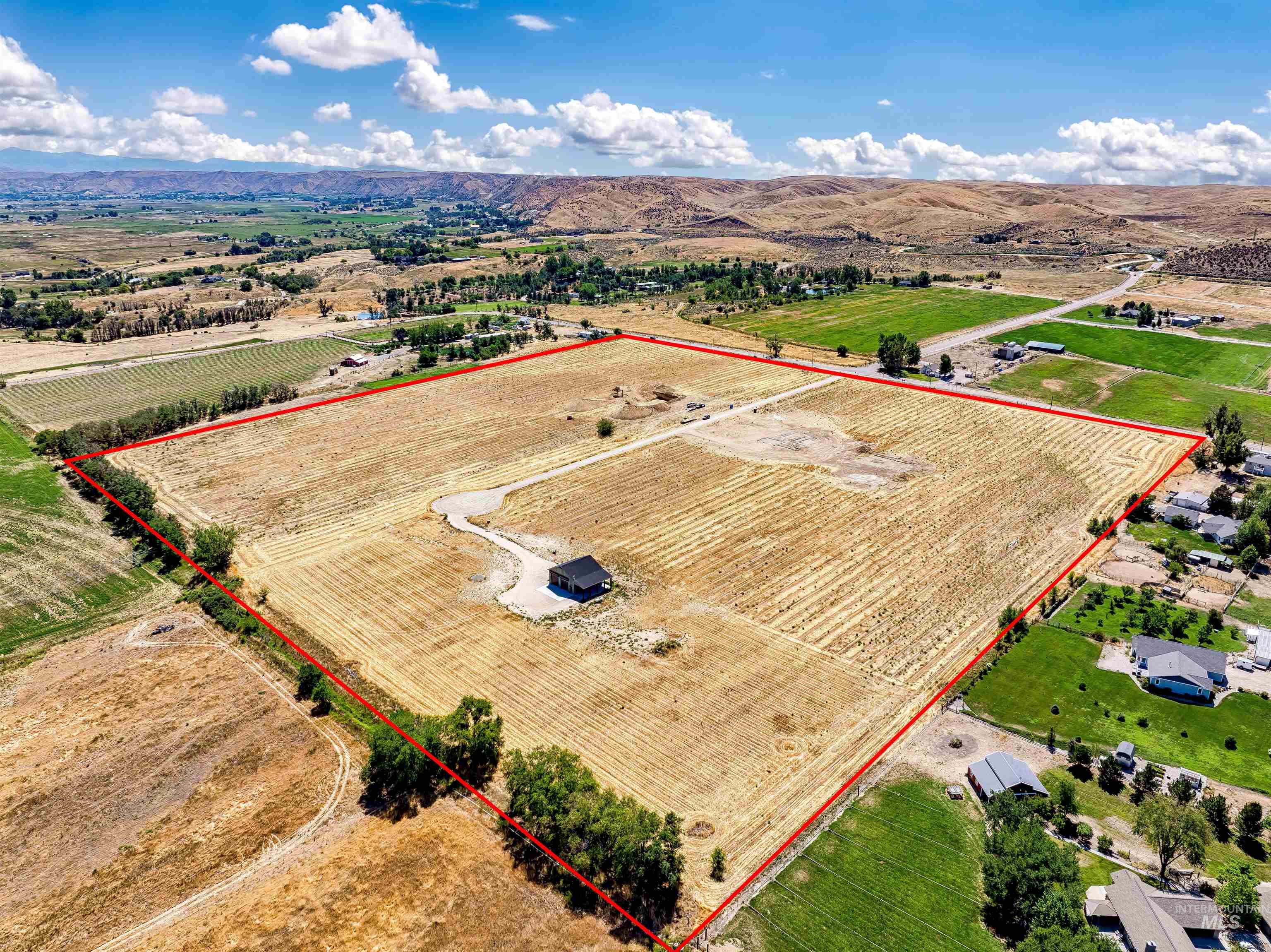 Aerial view of sparsely populated area featuring property parcel outlined