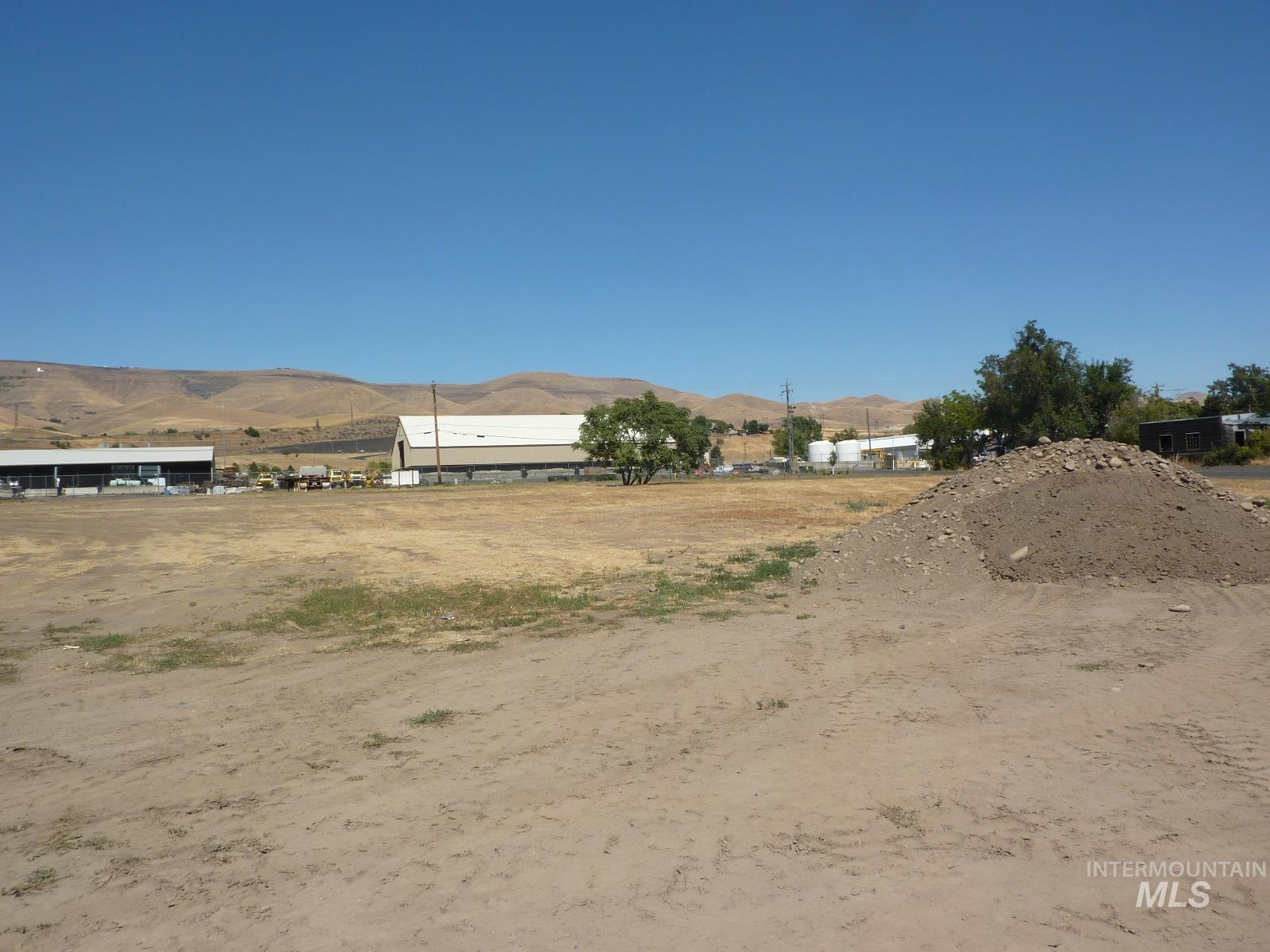 View of yard featuring a mountain view and a view of countryside