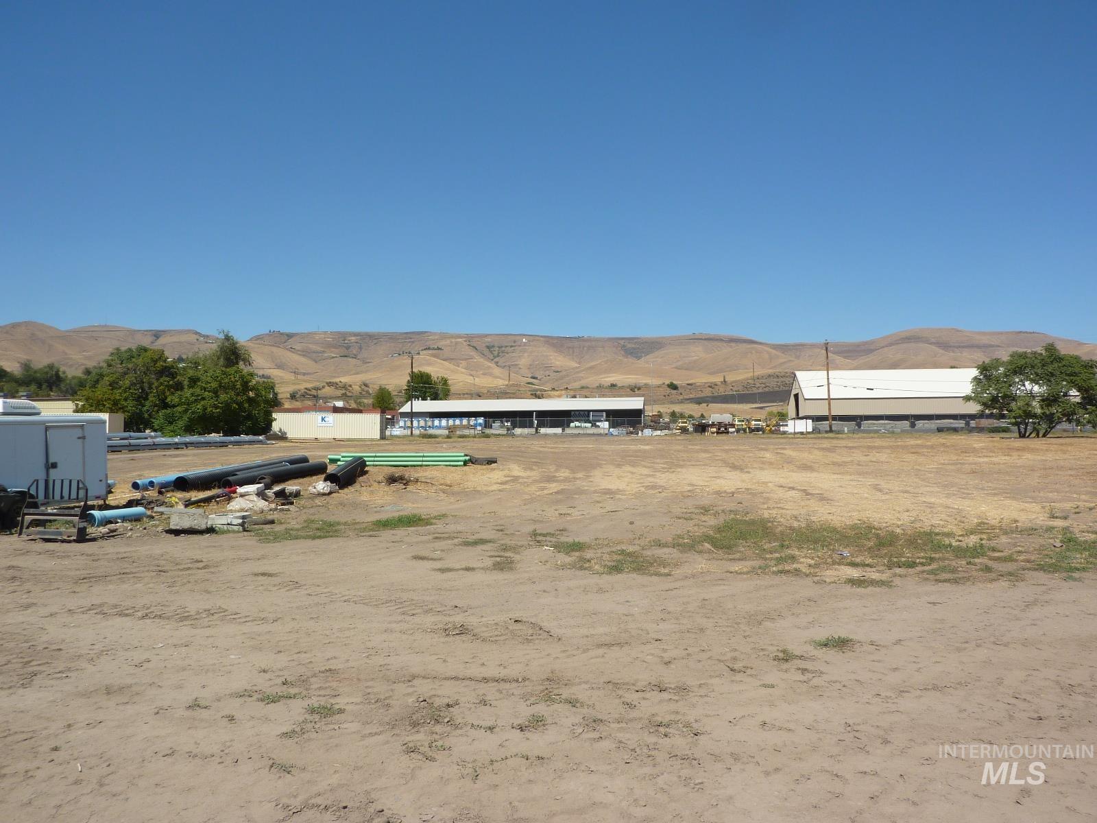 View of yard with a mountain view