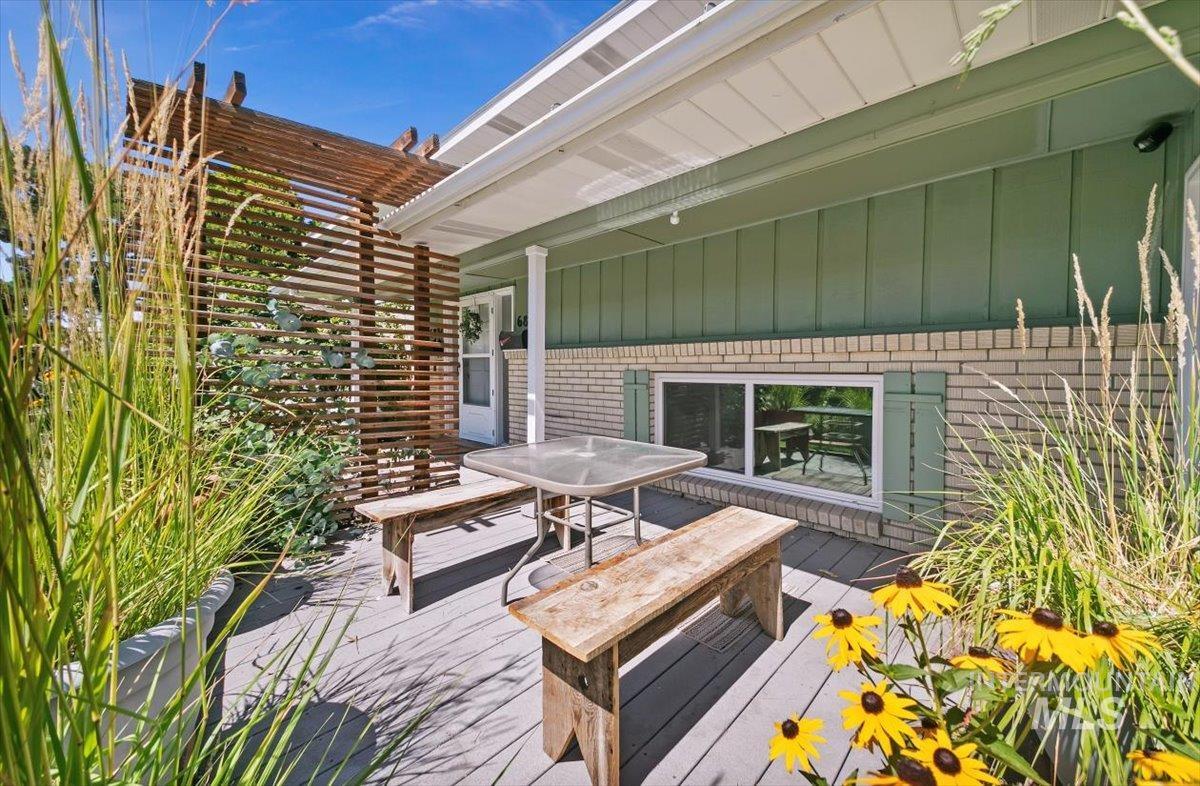 6830/6828 W Kirkwood Dr, Boise, Idaho 83709-2977, 2 Bedrooms, 1 Bathroom, Residential Income For Sale, Price $449,900, 98957921