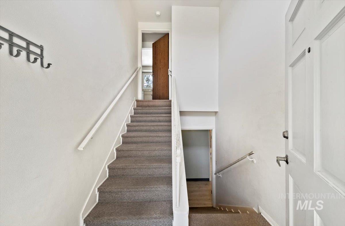 6830/6828 W Kirkwood Dr, Boise, Idaho 83709-2977, 2 Bedrooms, 1 Bathroom, Residential Income For Sale, Price $449,900, 98957921