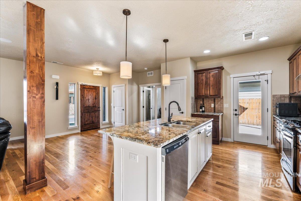2516 Cisco Lane, Boise, Idaho 83702, 3 Bedrooms, 3 Bathrooms, Rental For Rent, Price $3,200, 98957932