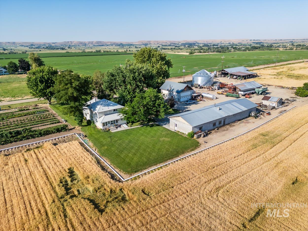 8600 Hillview RD, Emmett, Idaho 83617, 3 Bedrooms, 2 Bathrooms, Farm & Ranch For Sale, Price $1,750,000, 98957937