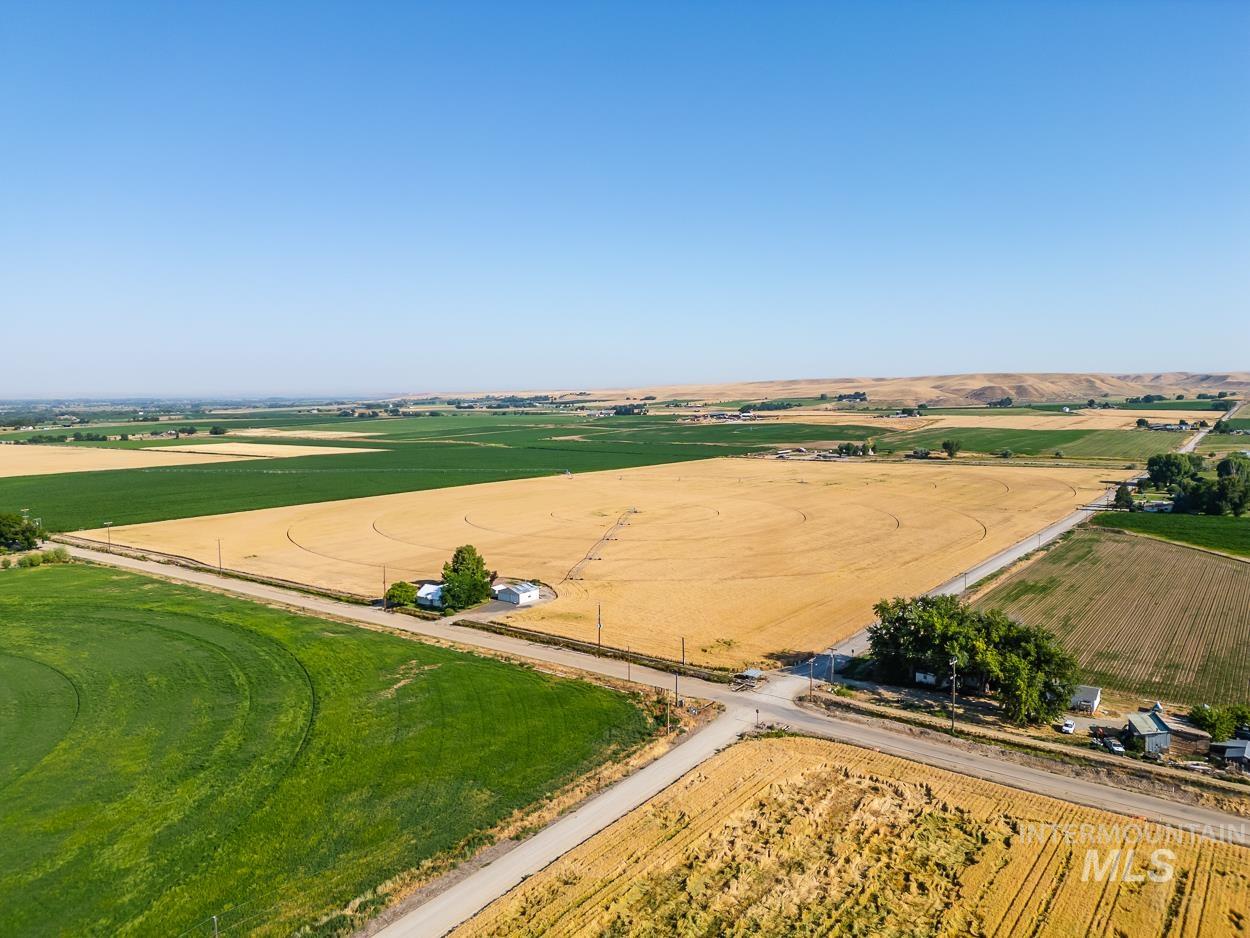 8100 Hillview RD, Emmett, Idaho 83617, 3 Bedrooms, 2 Bathrooms, Farm & Ranch For Sale, Price $1,499,000, 98957939