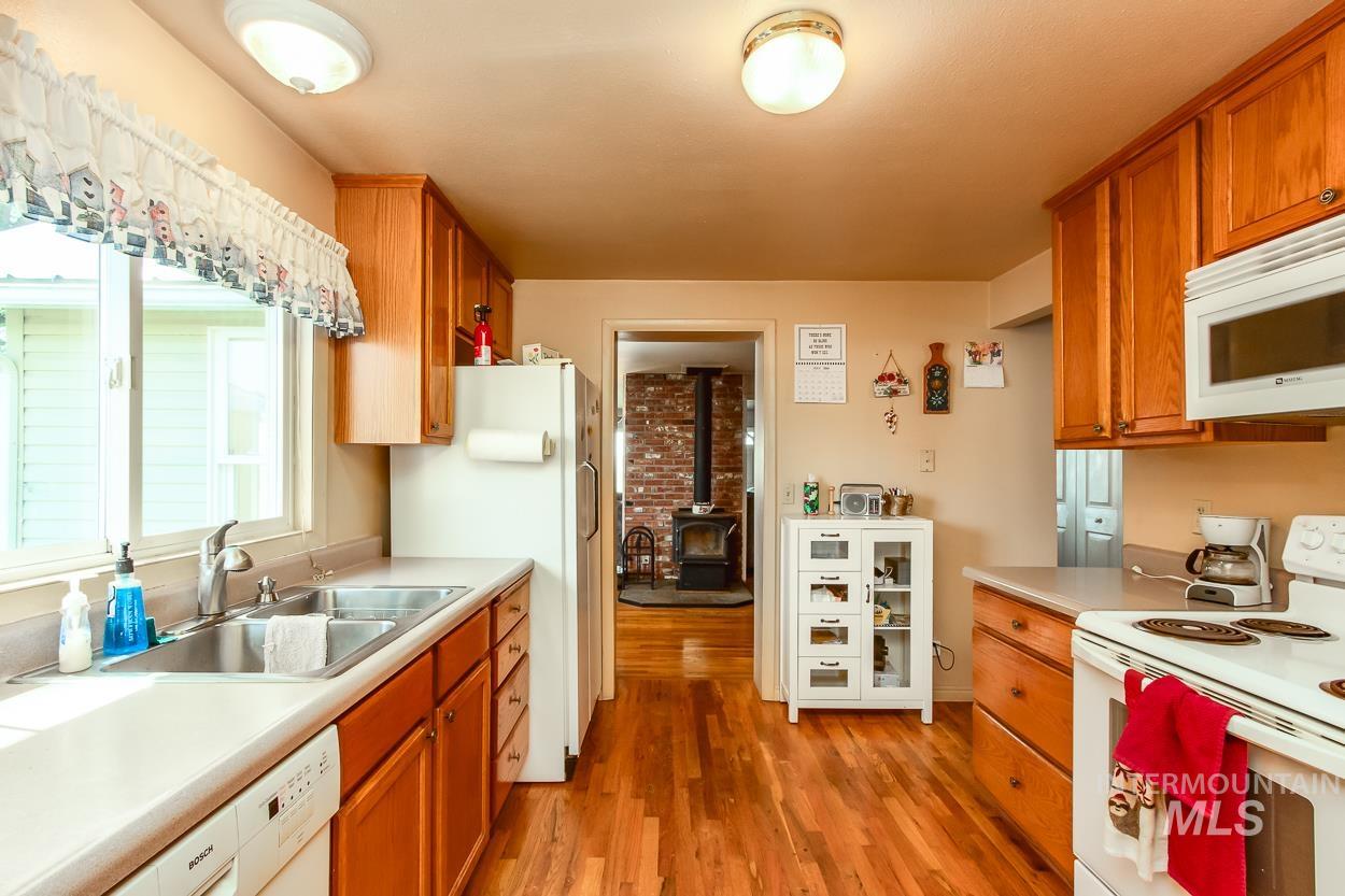 8100 Hillview RD, Emmett, Idaho 83617, 3 Bedrooms, 2 Bathrooms, Farm & Ranch For Sale, Price $1,499,000, 98957939