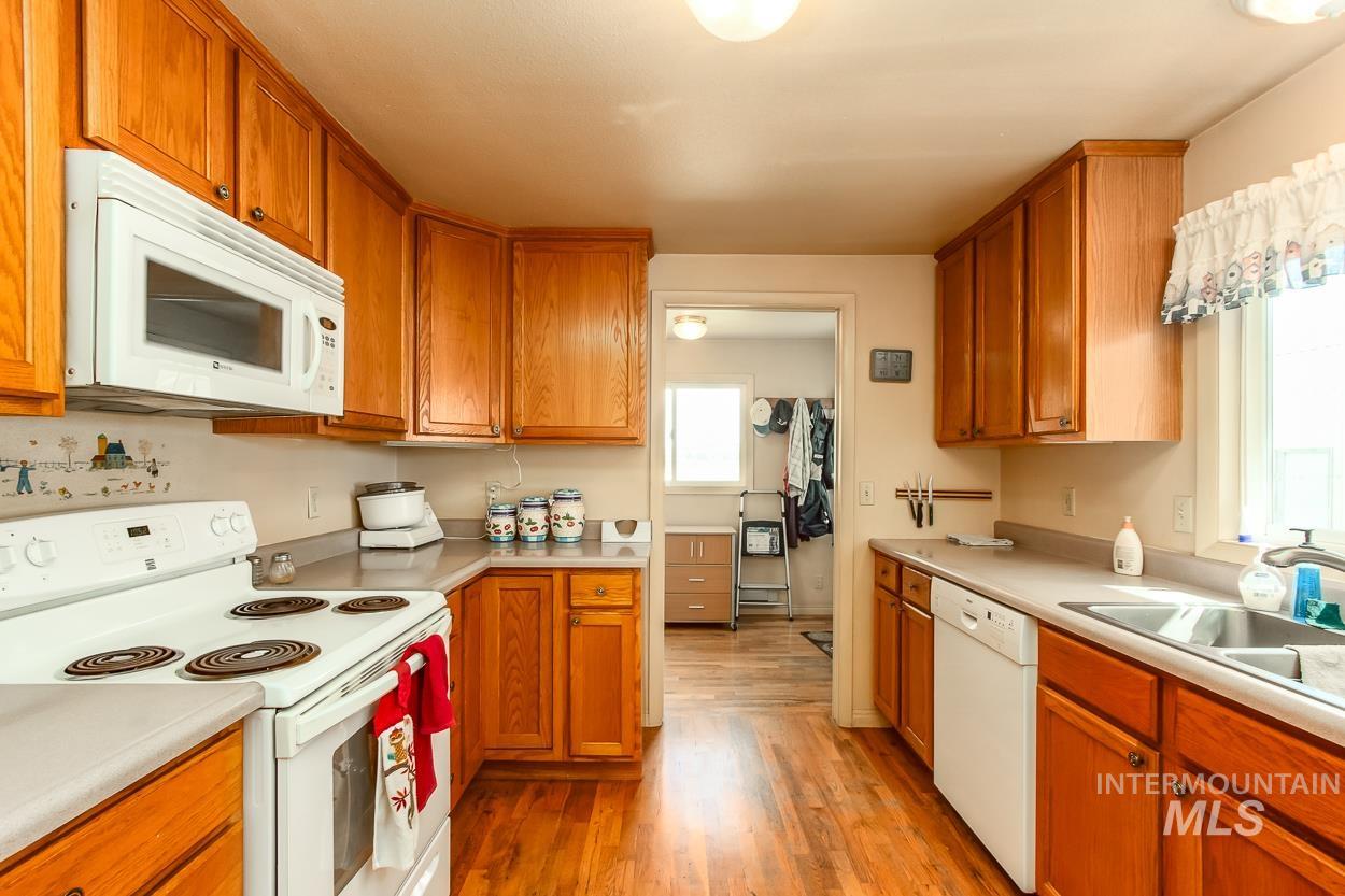 8100 Hillview RD, Emmett, Idaho 83617, 3 Bedrooms, 2 Bathrooms, Farm & Ranch For Sale, Price $1,499,000, 98957939